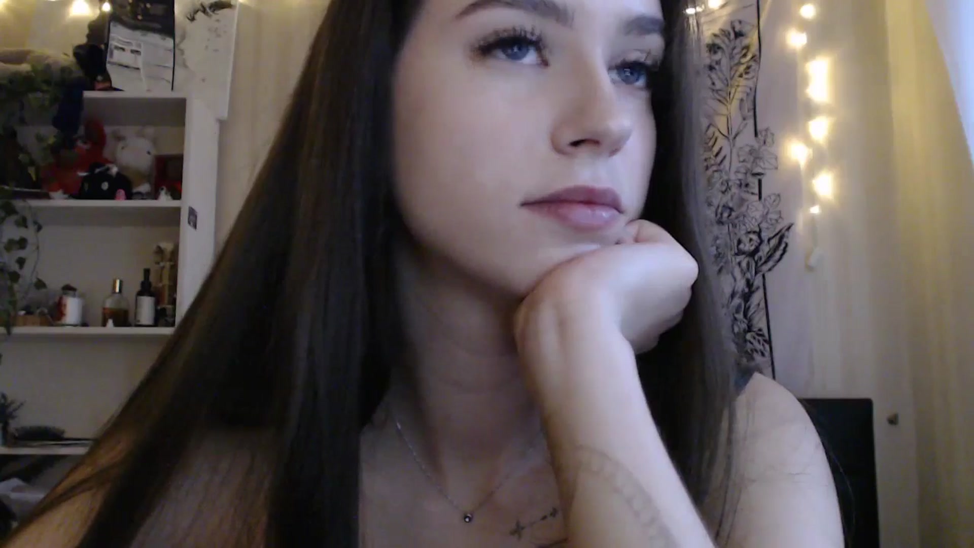 Gallery image thumbnail from ElsieF_'s myfreecams stream on, 03/16/2025, 14:08 image 10 of 20