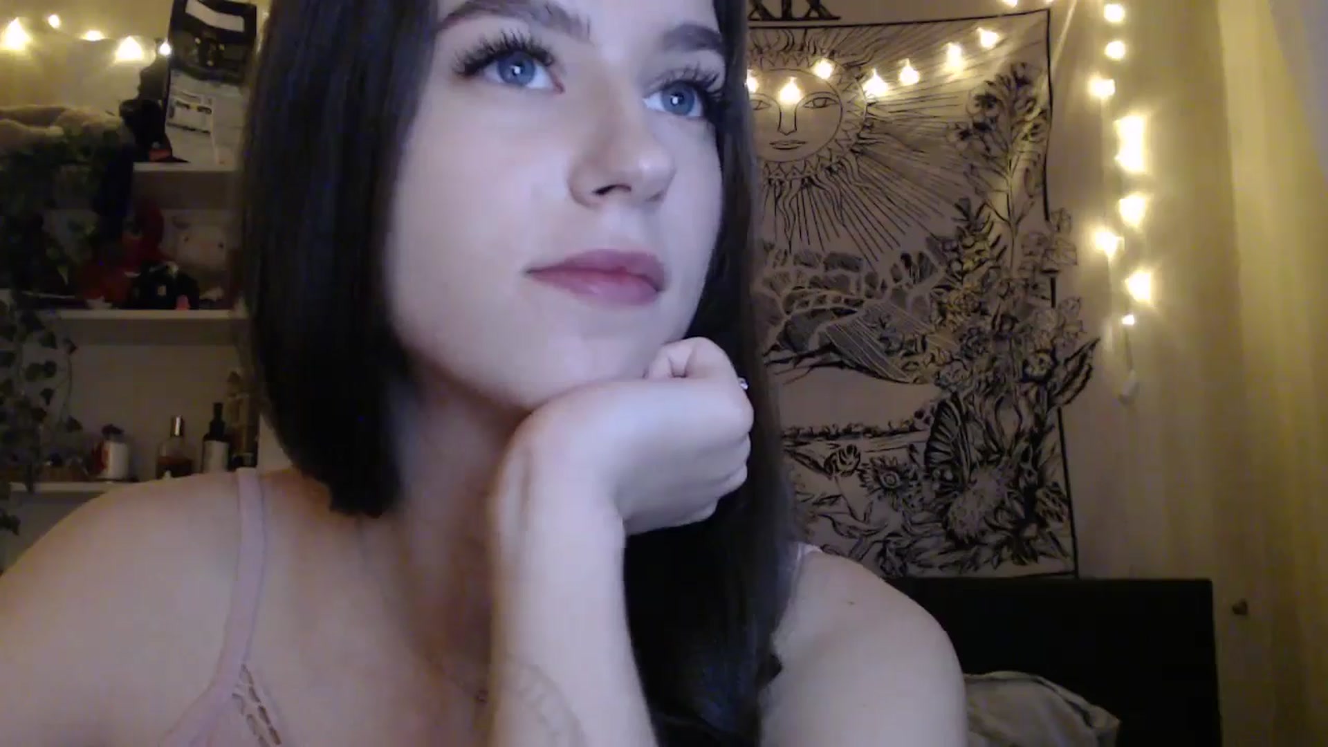 Gallery image thumbnail from ElsieF_'s myfreecams stream on, 03/16/2025, 14:37 image 19 of 20