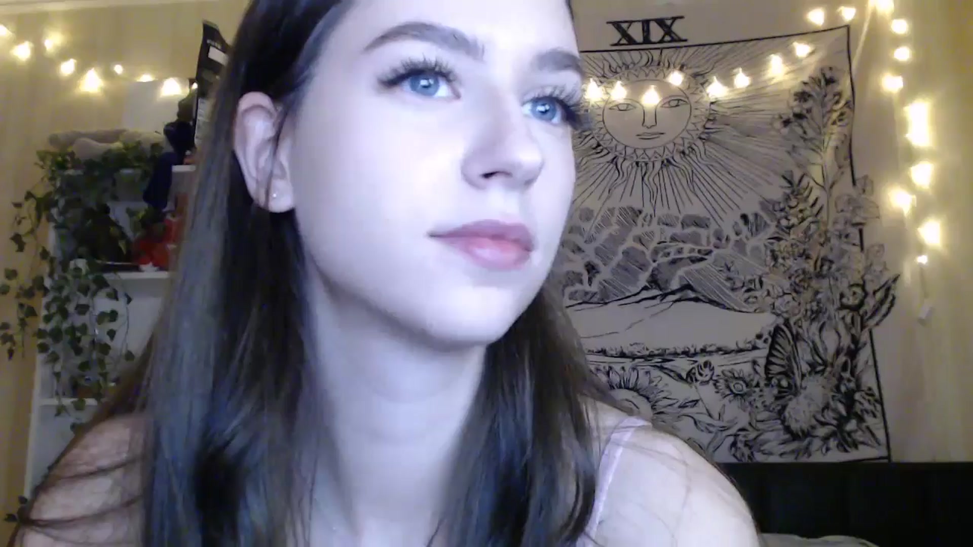 Gallery image thumbnail from ElsieF_'s myfreecams stream on, 03/16/2025, 15:49 image 19 of 20