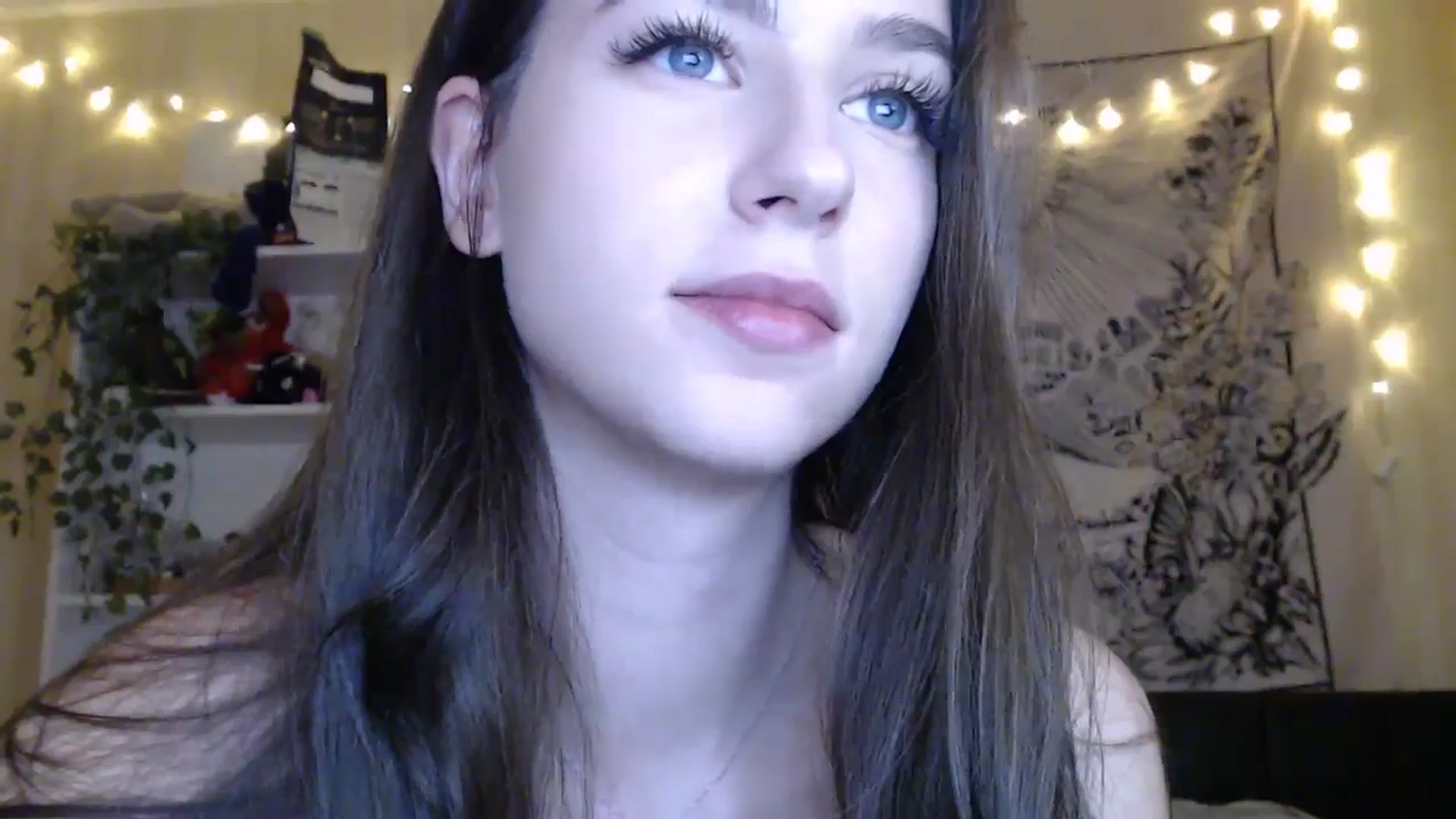Gallery image thumbnail from ElsieF_'s myfreecams stream on, 03/16/2025, 15:49 image 16 of 20