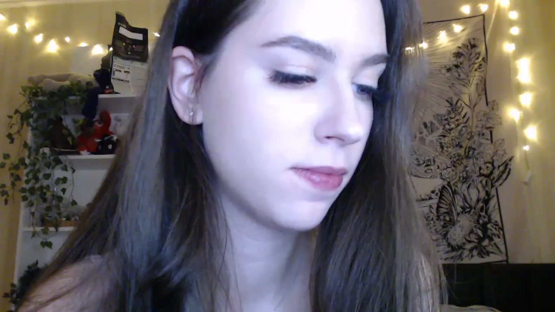 Gallery image thumbnail from ElsieF_'s myfreecams stream on, 03/16/2025, 15:49 image 17 of 20