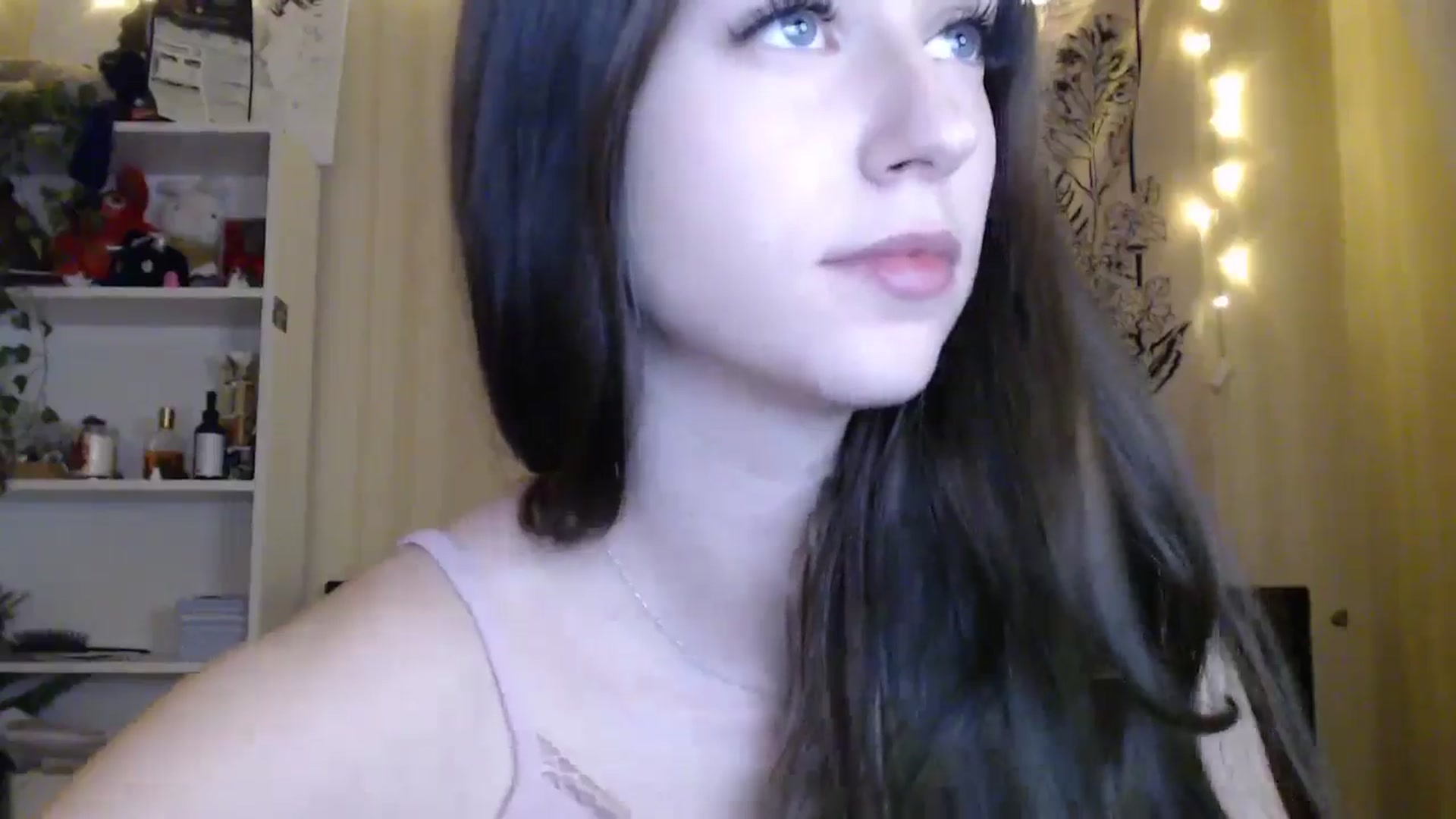 Gallery image thumbnail from ElsieF_'s myfreecams stream on, 03/16/2025, 17:32 image 4 of 20