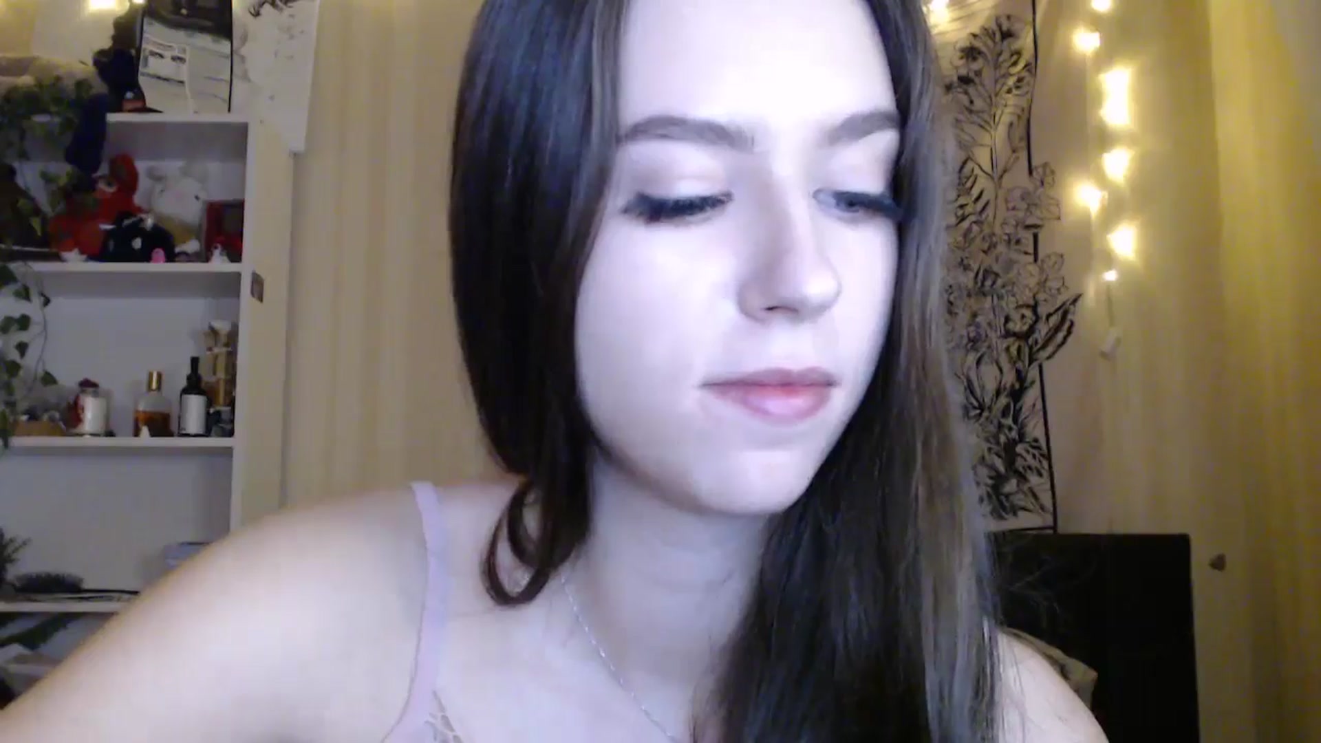 Gallery image thumbnail from ElsieF_'s myfreecams stream on, 03/16/2025, 17:32 image 9 of 20