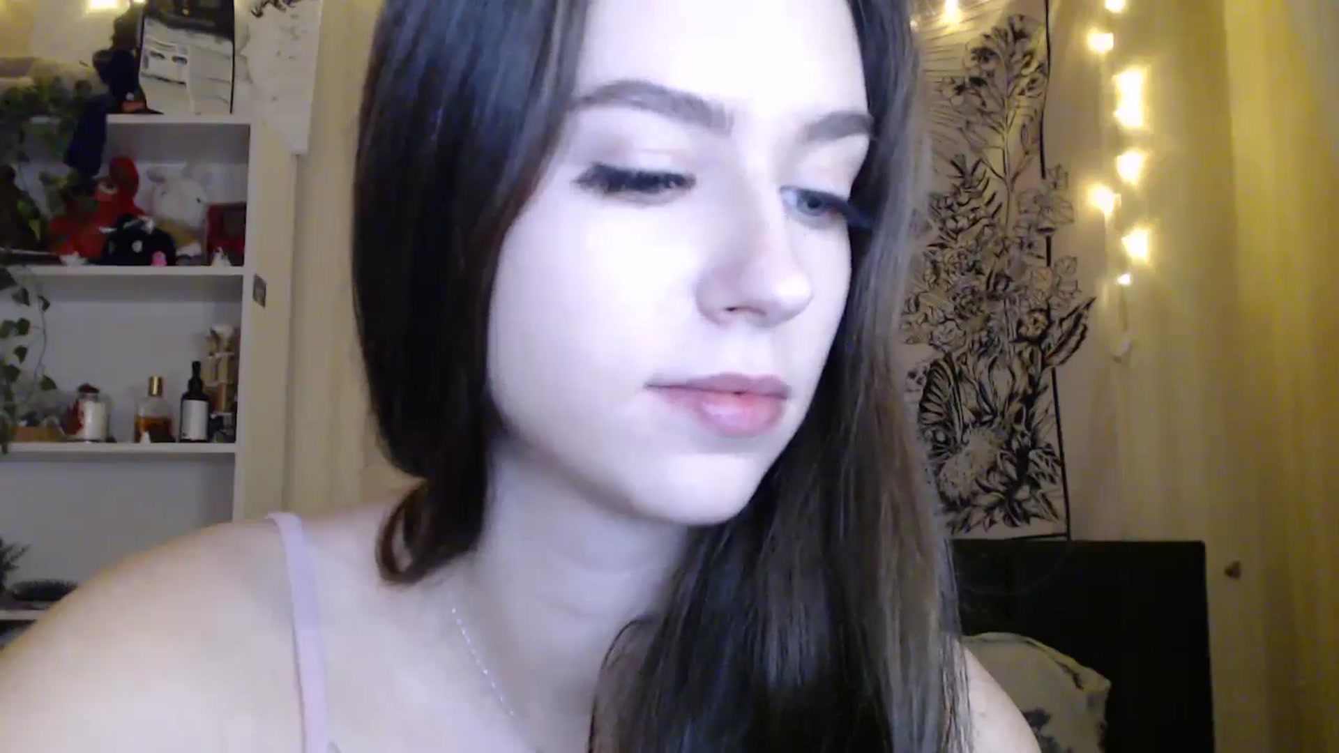 Gallery image thumbnail from ElsieF_'s myfreecams stream on, 03/16/2025, 17:32 image 6 of 20