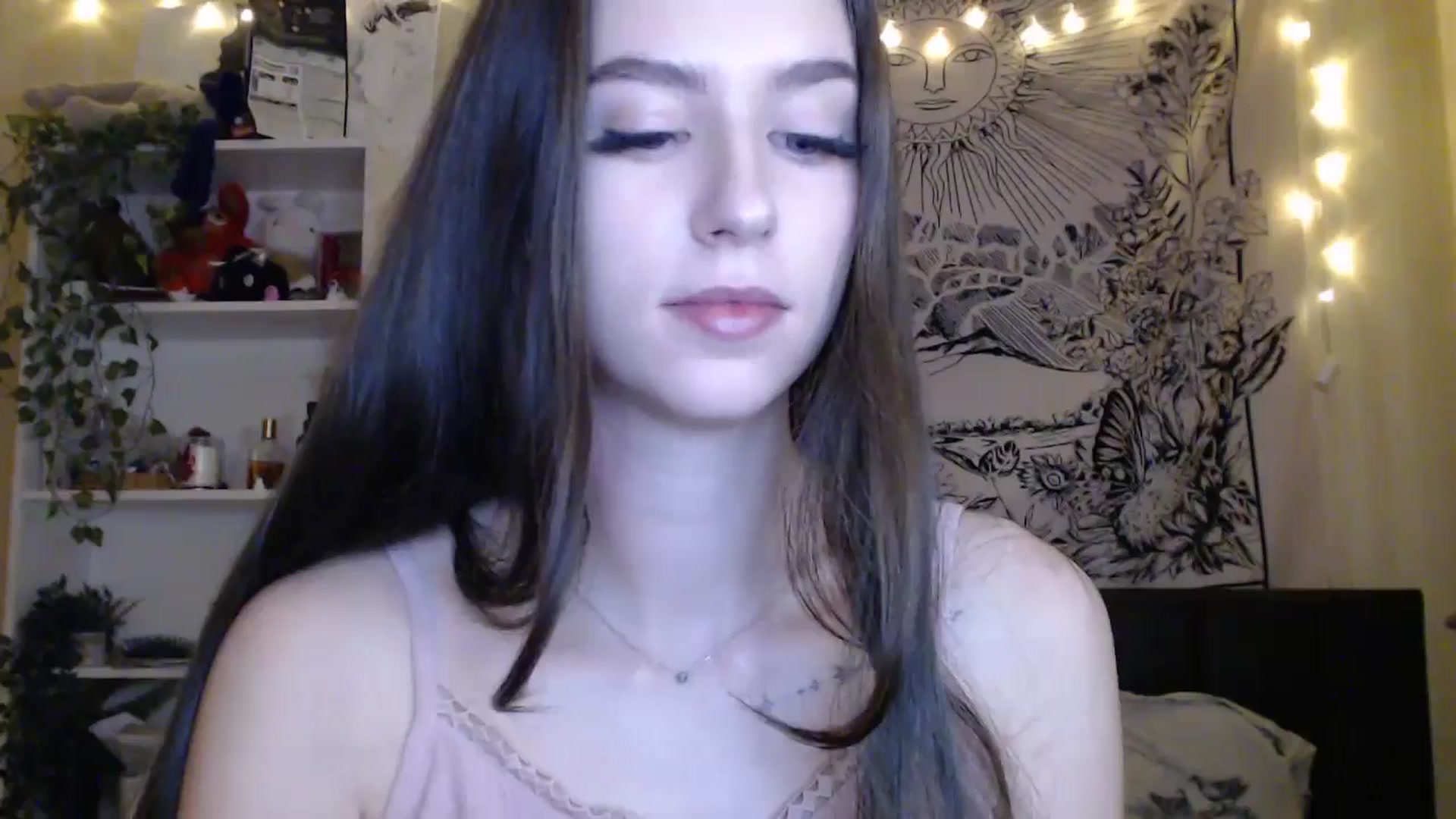 Gallery image thumbnail from ElsieF_'s myfreecams stream on, 03/16/2025, 17:32 image 17 of 20