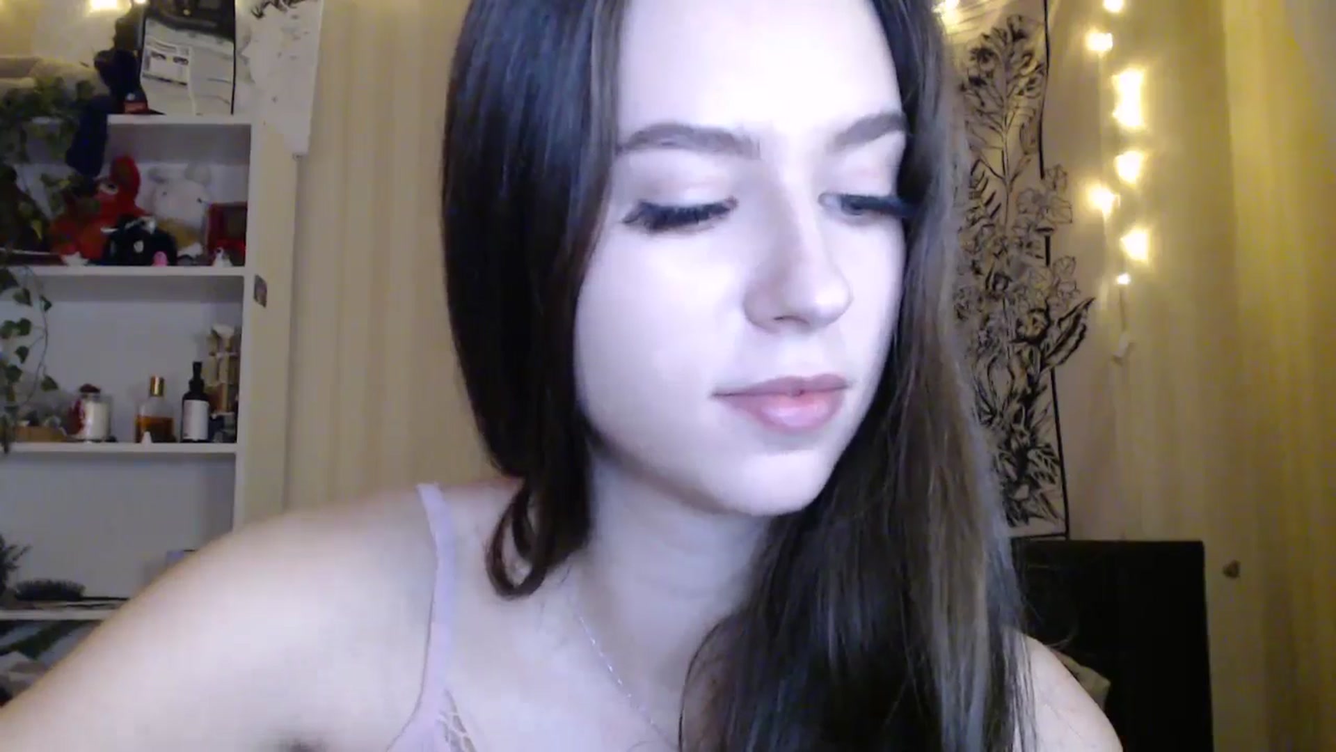 Gallery image thumbnail from ElsieF_'s myfreecams stream on, 03/16/2025, 17:32 image 8 of 20