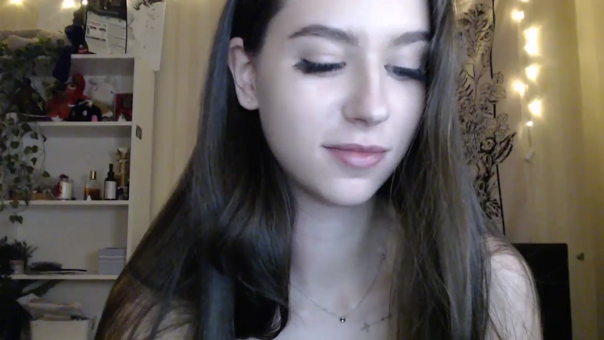 Gallery image thumbnail from ElsieF_'s myfreecams stream on, 03/16/2025, 17:32 image 11 of 20
