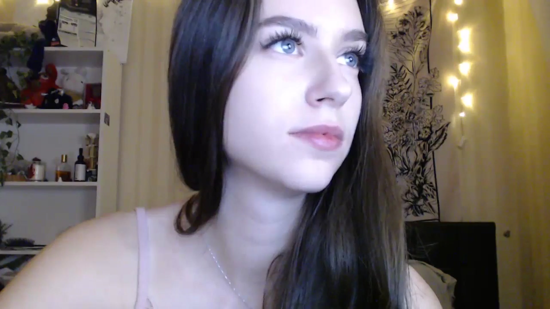 Gallery image thumbnail from ElsieF_'s myfreecams stream on, 03/16/2025, 17:32 image 7 of 20