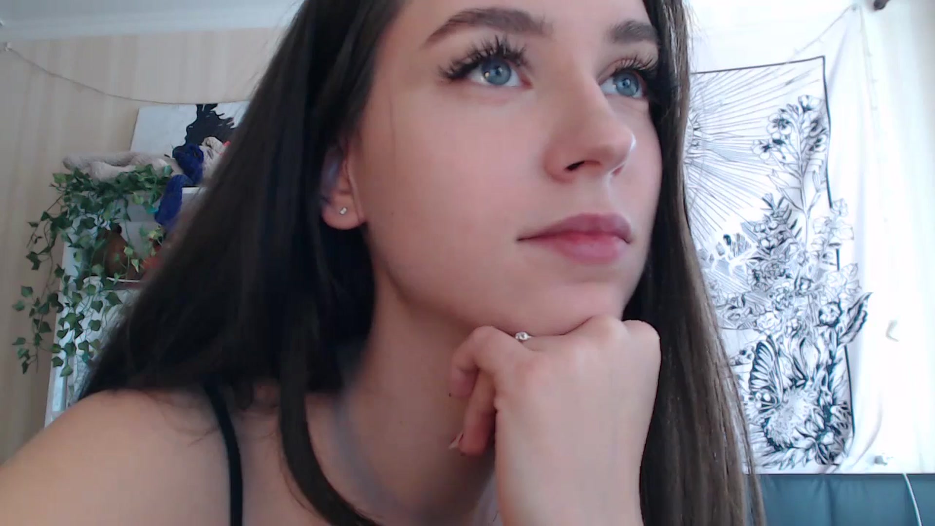 Gallery image thumbnail from ElsieF_'s myfreecams stream on, 03/19/2025, 08:18 image 12 of 20