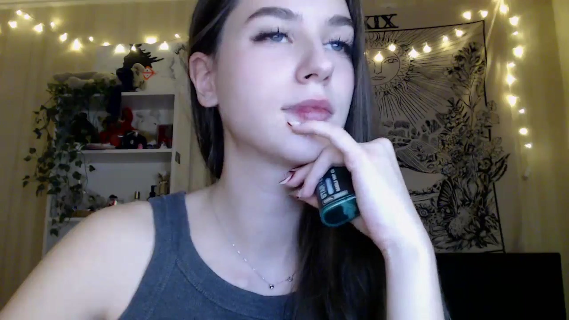 Gallery image thumbnail from ElsieF_'s myfreecams stream on, 03/22/2025, 21:47 image 11 of 20