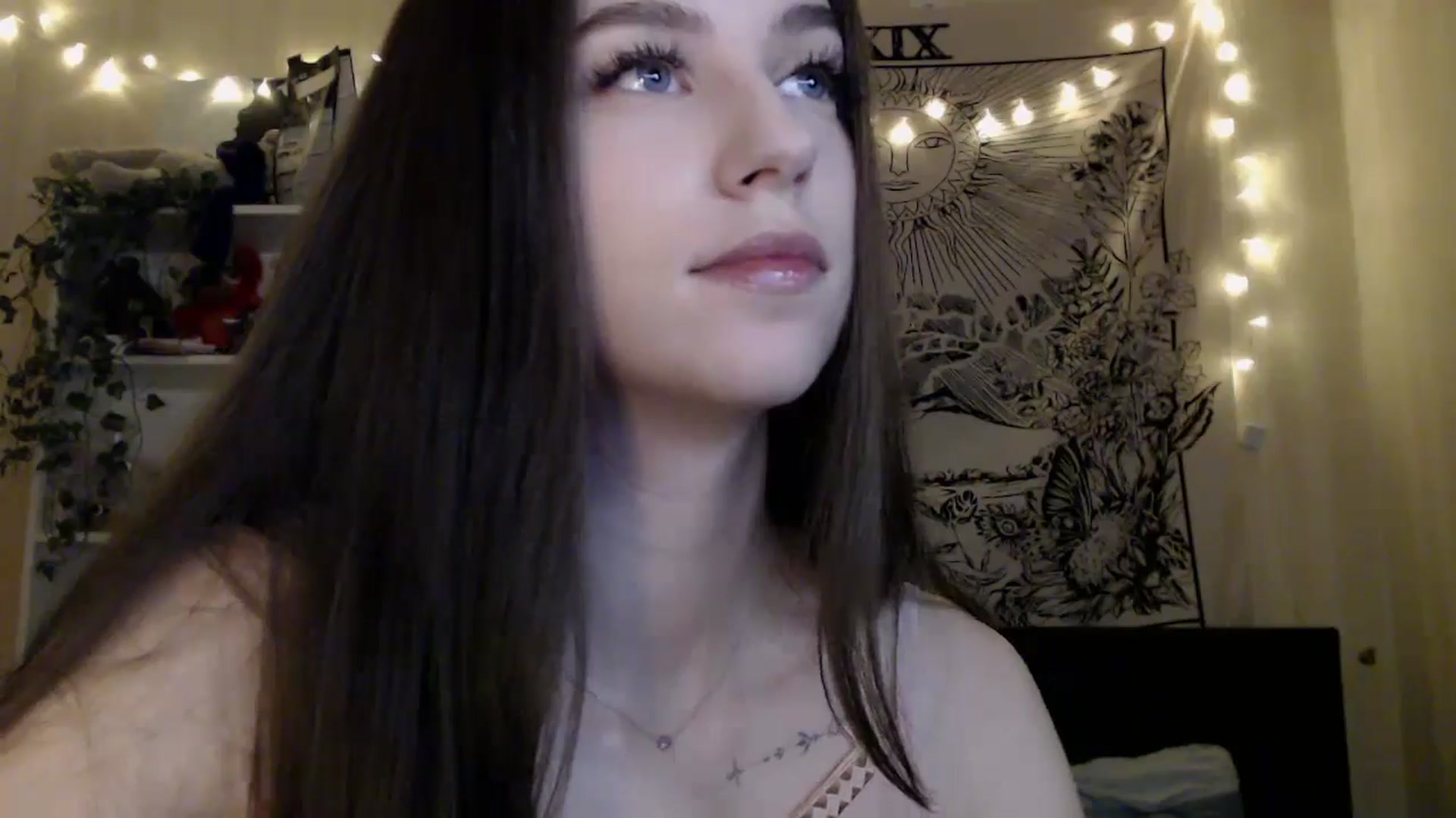 Gallery image thumbnail from ElsieF_'s myfreecams stream on, 03/23/2025, 18:33 image 11 of 20