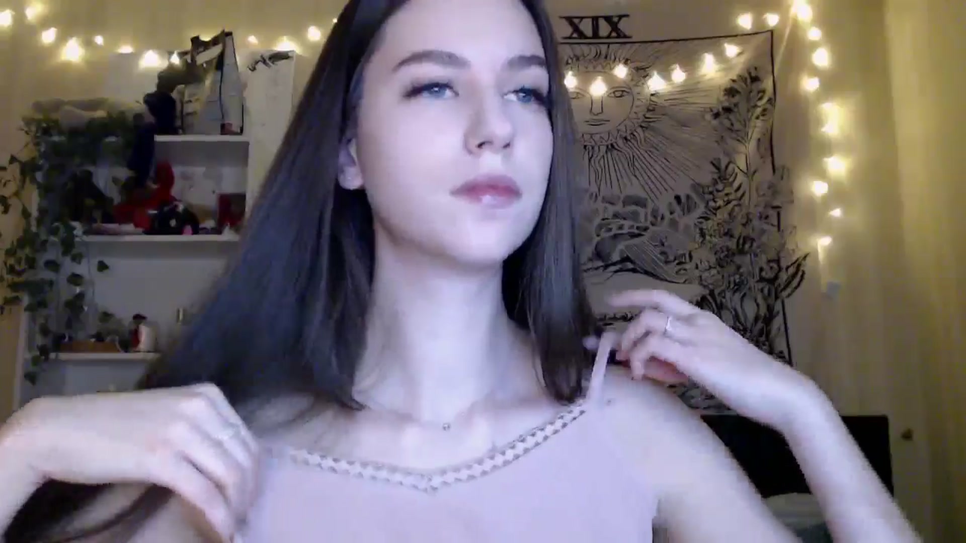 Gallery image thumbnail from ElsieF_'s myfreecams stream on, 03/23/2025, 18:33 image 10 of 20