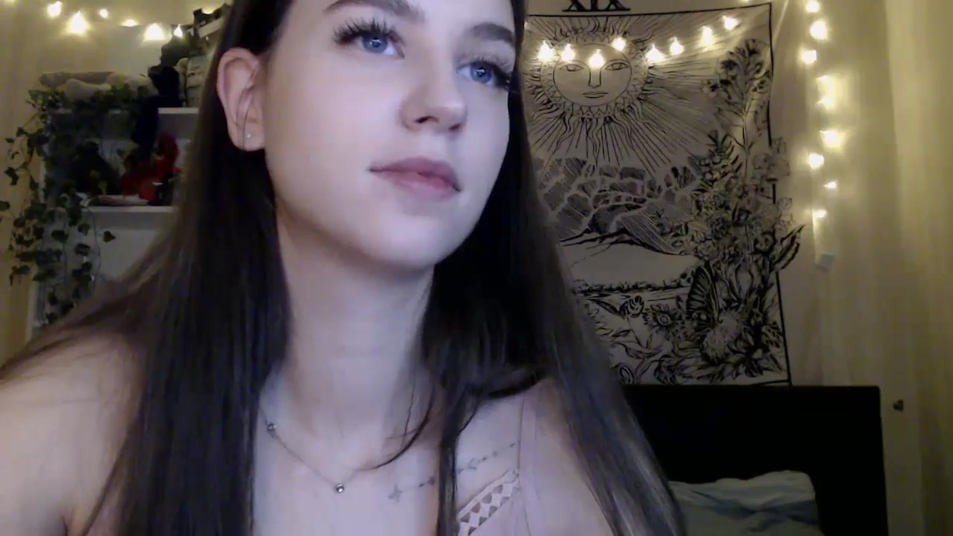 Gallery image thumbnail from ElsieF_'s myfreecams stream on, 03/23/2025, 19:27 image 14 of 20