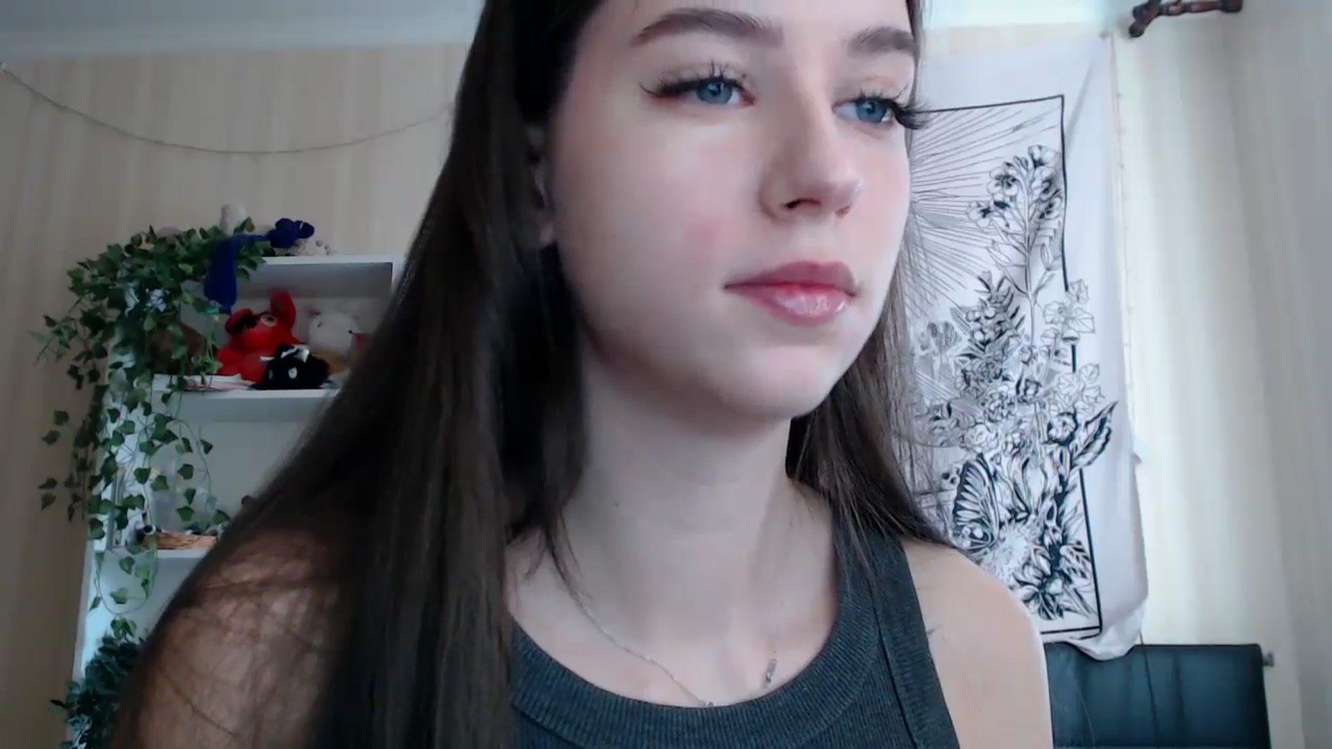 Gallery image thumbnail from ElsieF_'s myfreecams stream on, 04/01/2025, 05:58 image 5 of 20