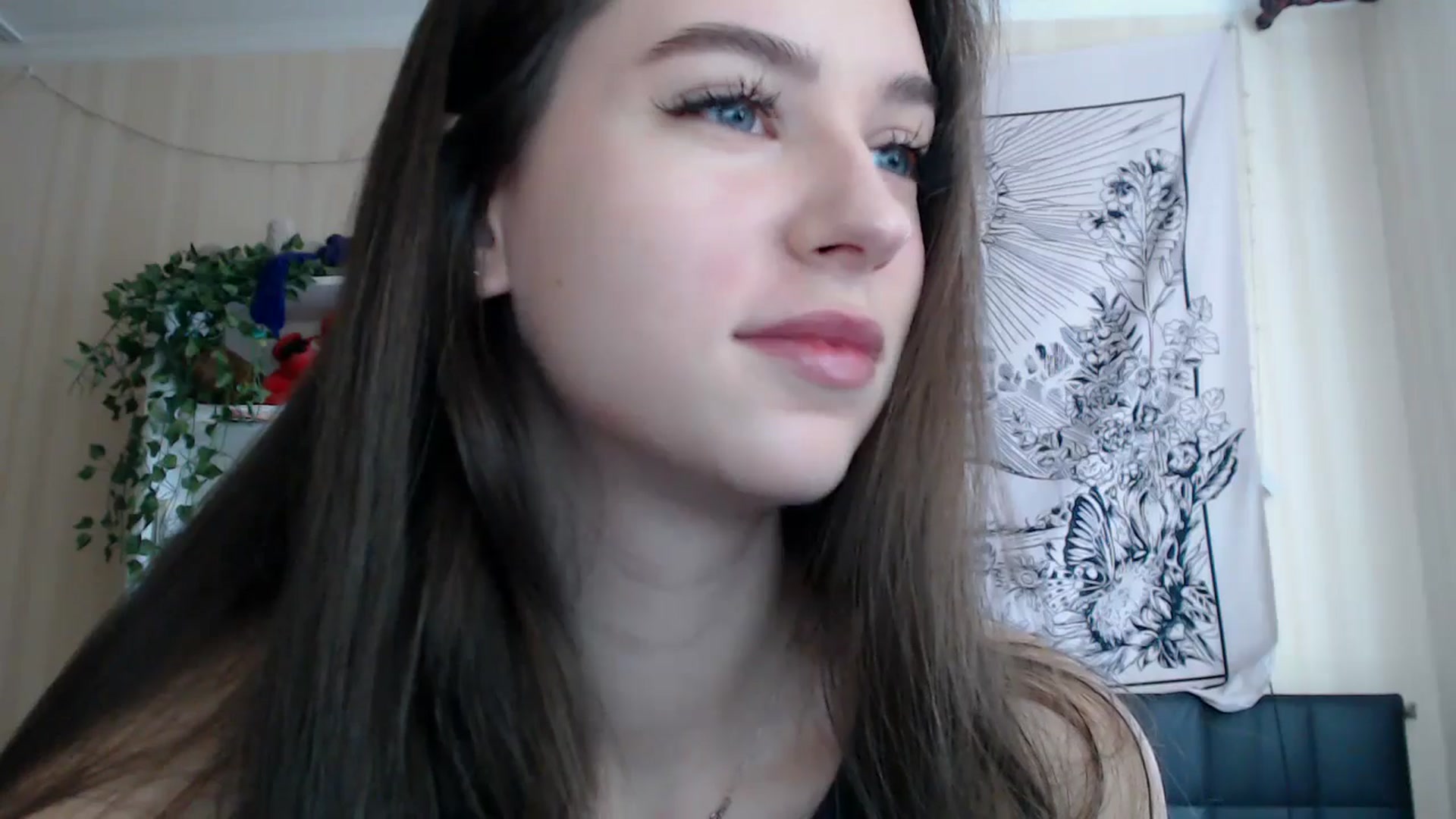 Gallery image thumbnail from ElsieF_'s myfreecams stream on, 04/01/2025, 05:58 image 18 of 20