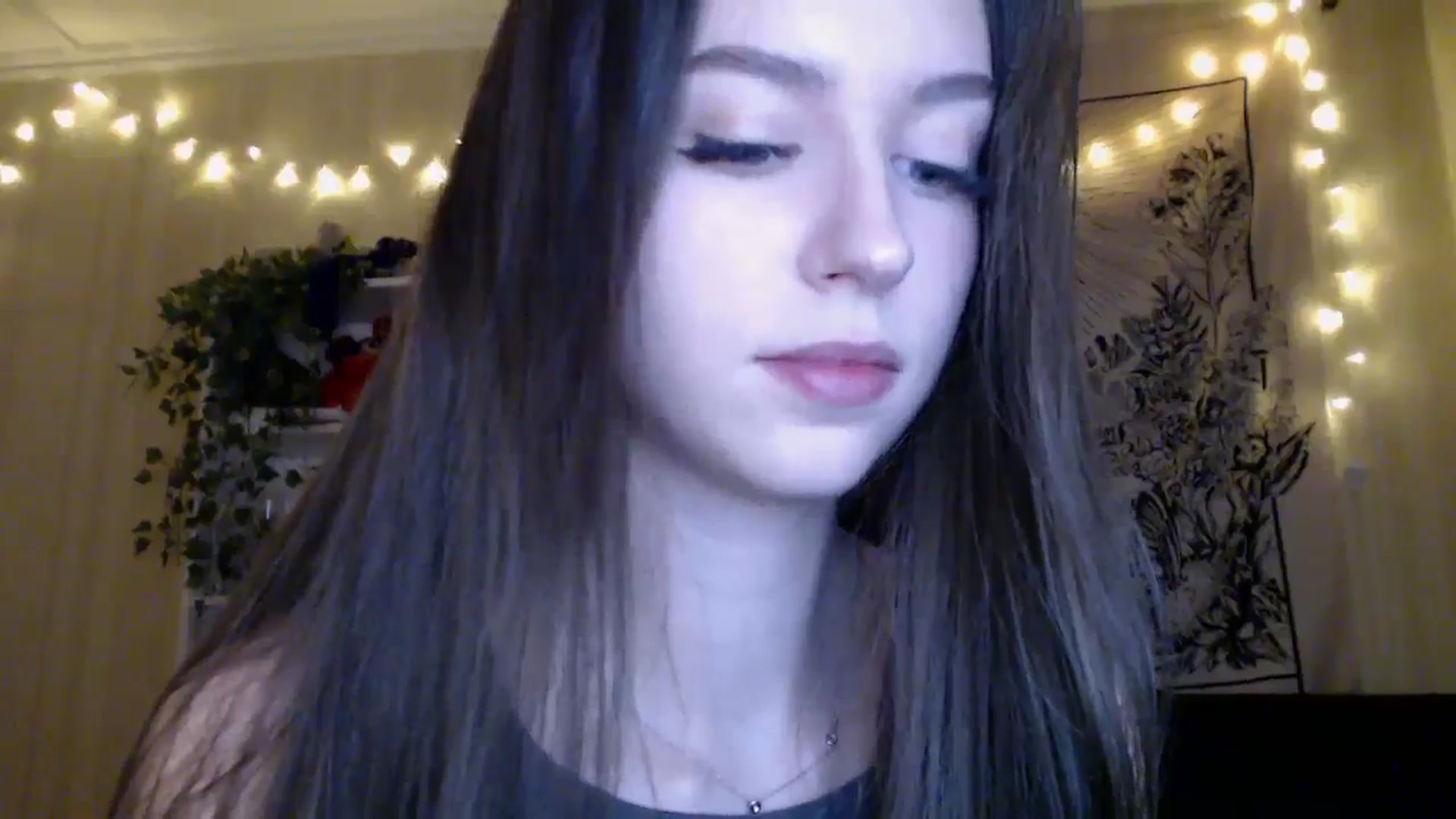 Gallery image thumbnail from ElsieF_'s myfreecams stream on, 04/05/2025, 17:35 image 11 of 20