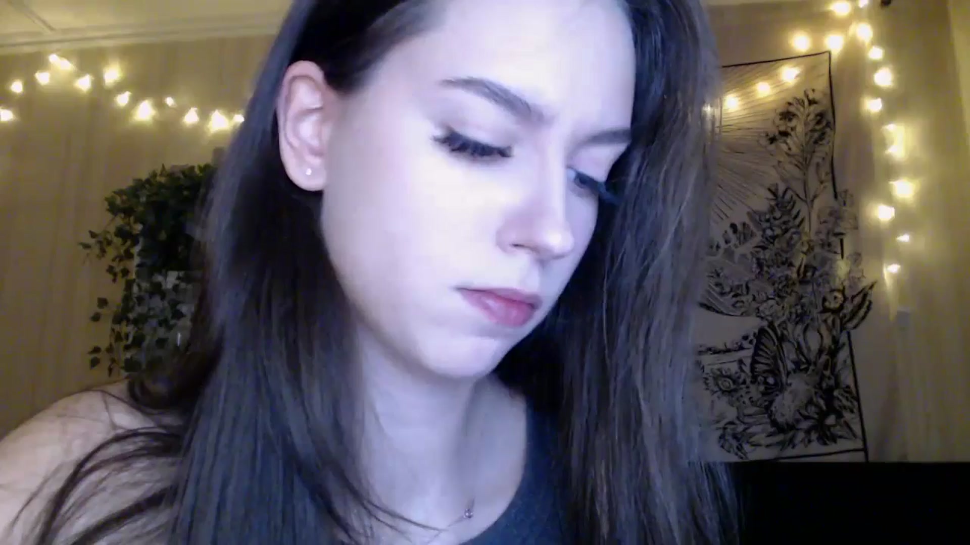 Gallery image thumbnail from ElsieF_'s myfreecams stream on, 04/05/2025, 17:35 image 4 of 20