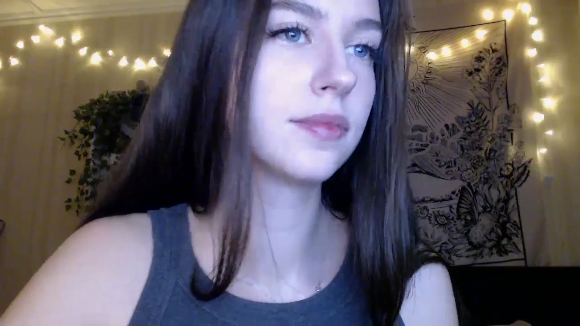 Gallery image thumbnail from ElsieF_'s myfreecams stream on, 04/05/2025, 17:35 image 18 of 20