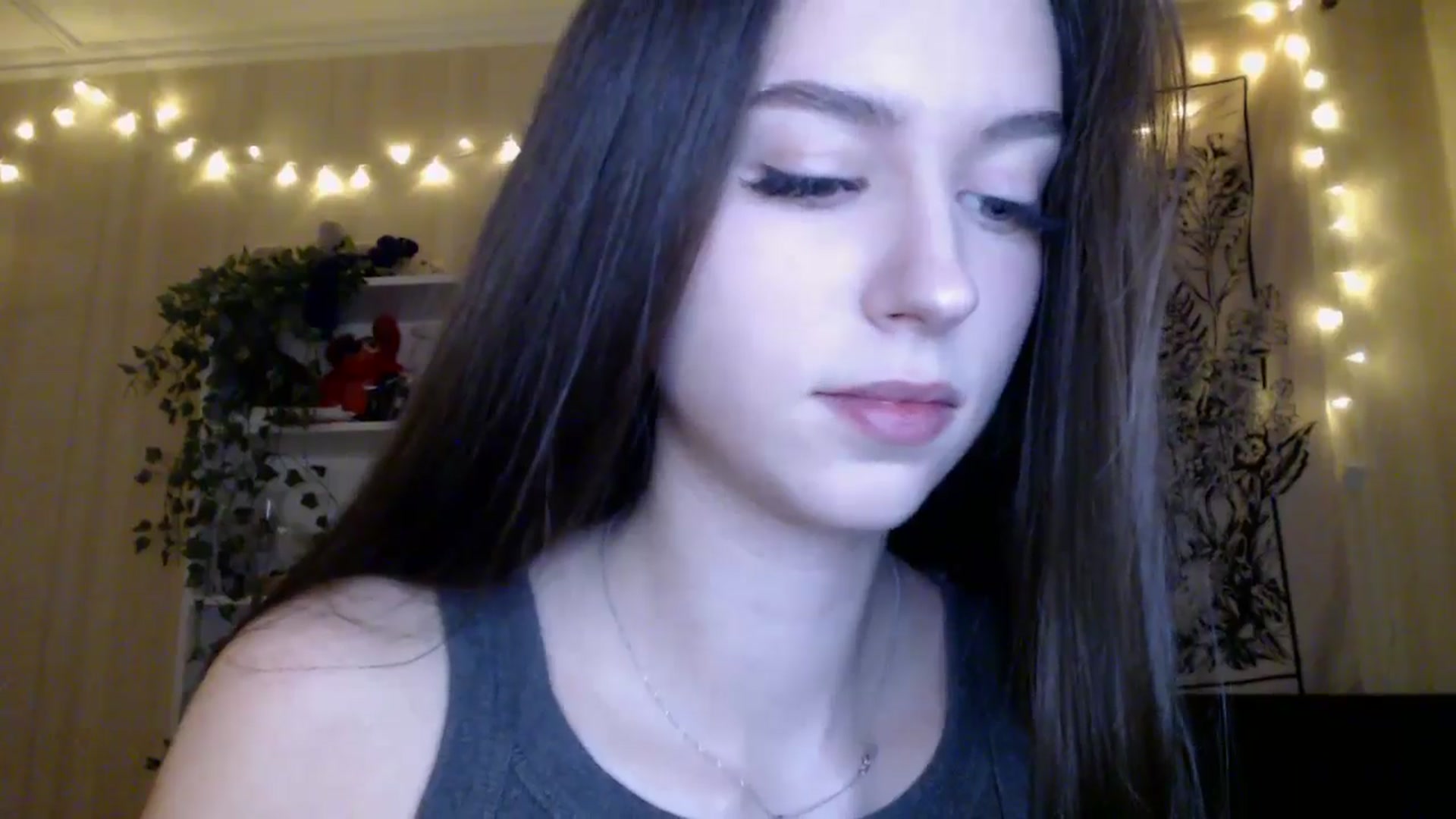 Gallery image thumbnail from ElsieF_'s myfreecams stream on, 04/05/2025, 17:35 image 9 of 20