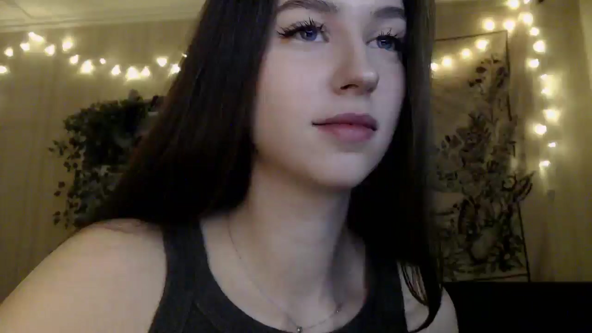 Gallery image thumbnail from ElsieF_'s myfreecams stream on, 04/05/2025, 17:35 image 6 of 20