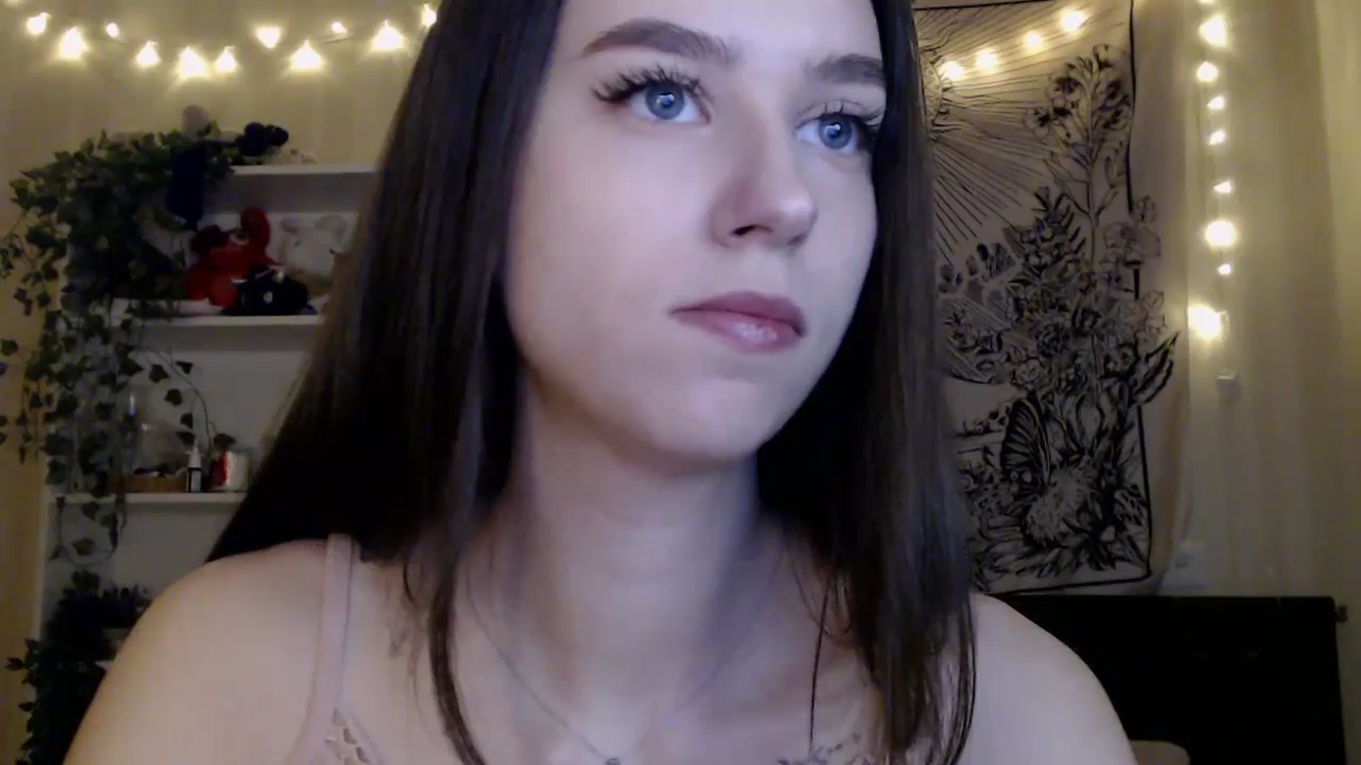 Gallery image thumbnail from ElsieF_'s myfreecams stream on, 04/06/2025, 18:19 image 3 of 20