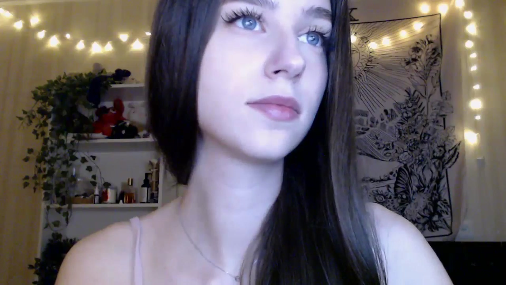 Gallery image thumbnail from ElsieF_'s myfreecams stream on, 04/06/2025, 18:19 image 14 of 20