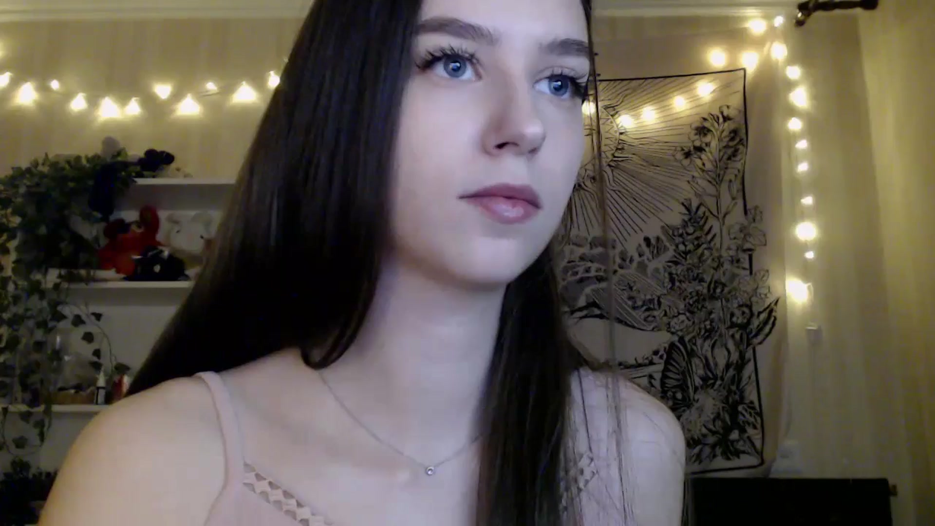Gallery image thumbnail from ElsieF_'s myfreecams stream on, 04/06/2025, 18:19 image 6 of 20
