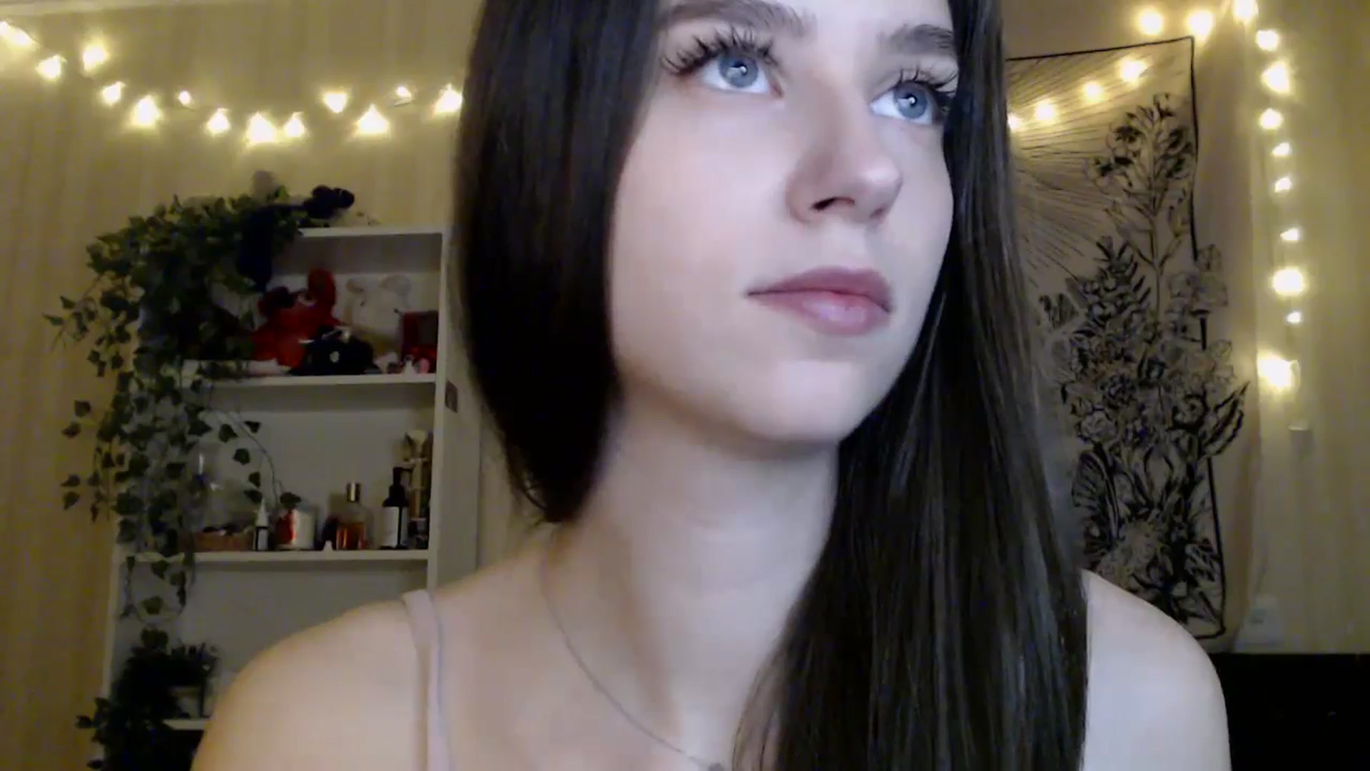 Gallery image thumbnail from ElsieF_'s myfreecams stream on, 04/06/2025, 18:19 image 17 of 20