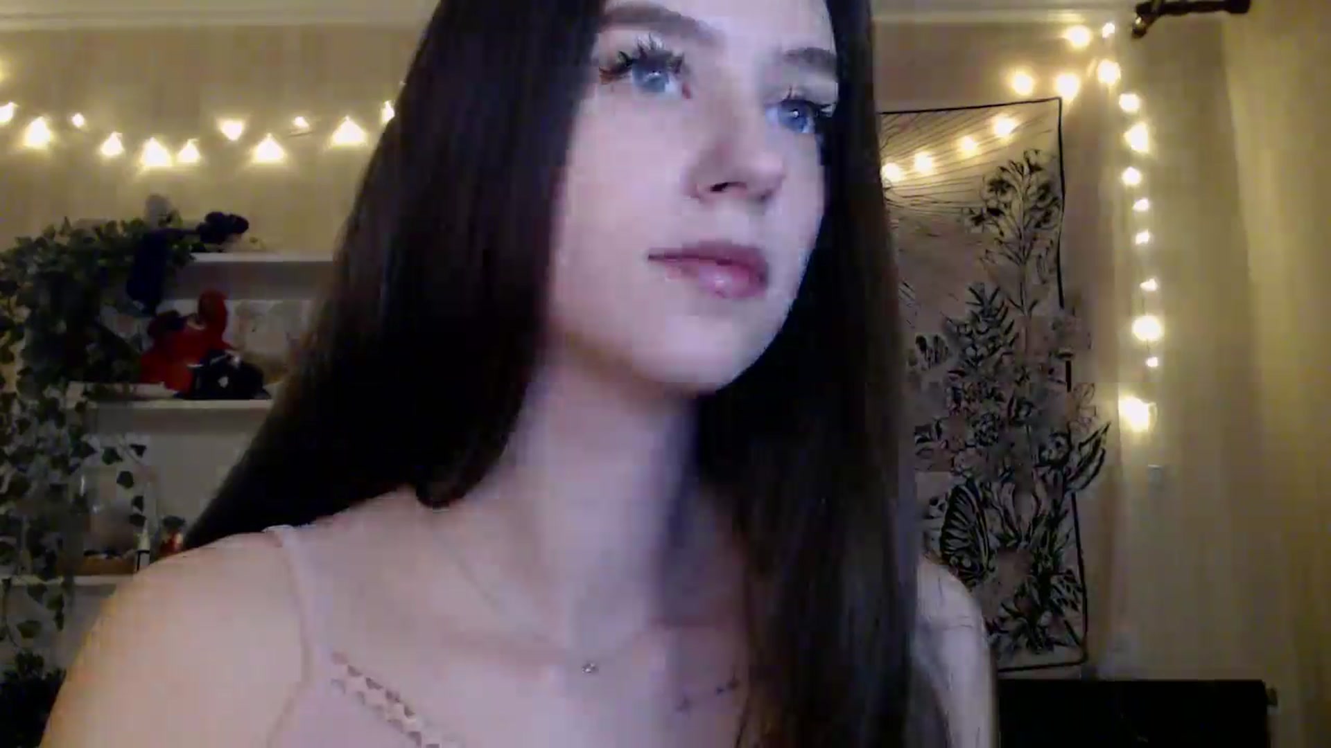 Gallery image thumbnail from ElsieF_'s myfreecams stream on, 04/06/2025, 18:19 image 5 of 20
