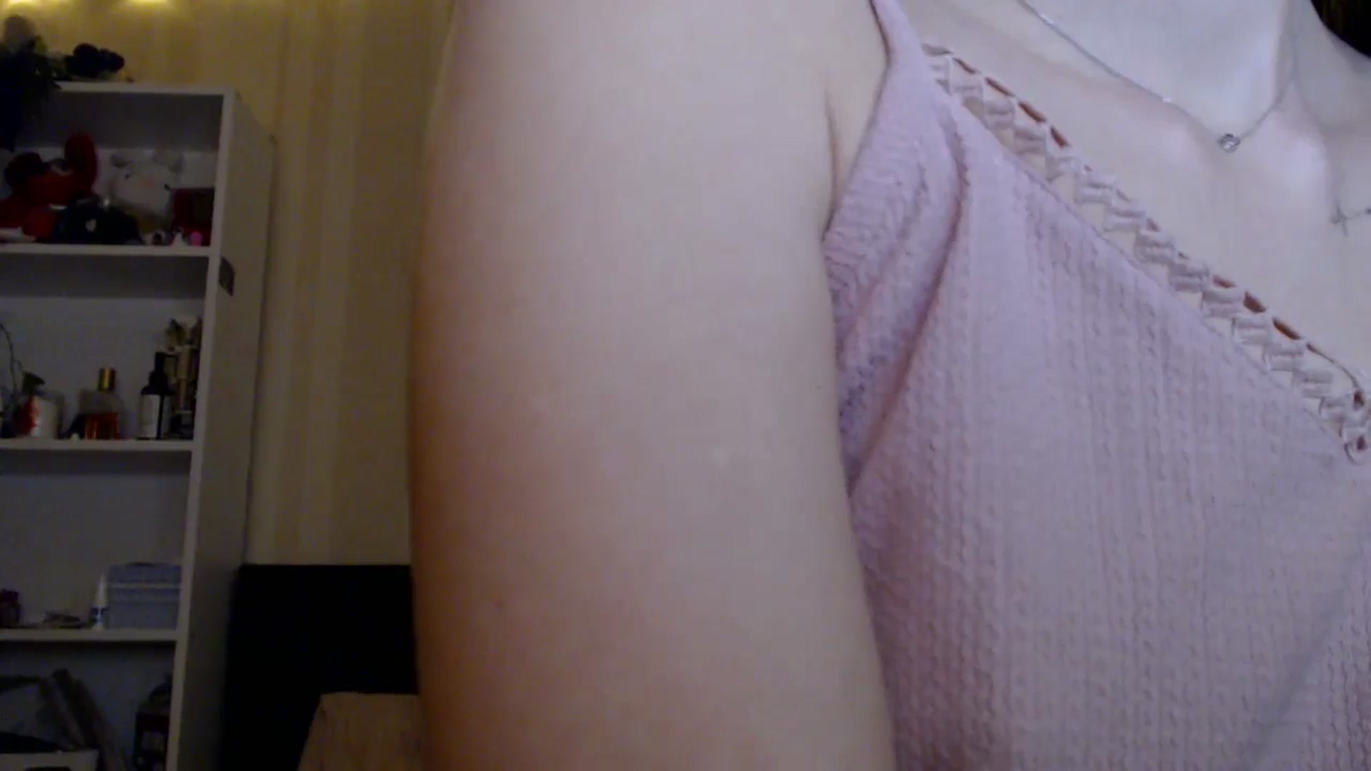 Gallery image thumbnail from ElsieF_'s myfreecams stream on, 04/06/2025, 18:19 image 18 of 20