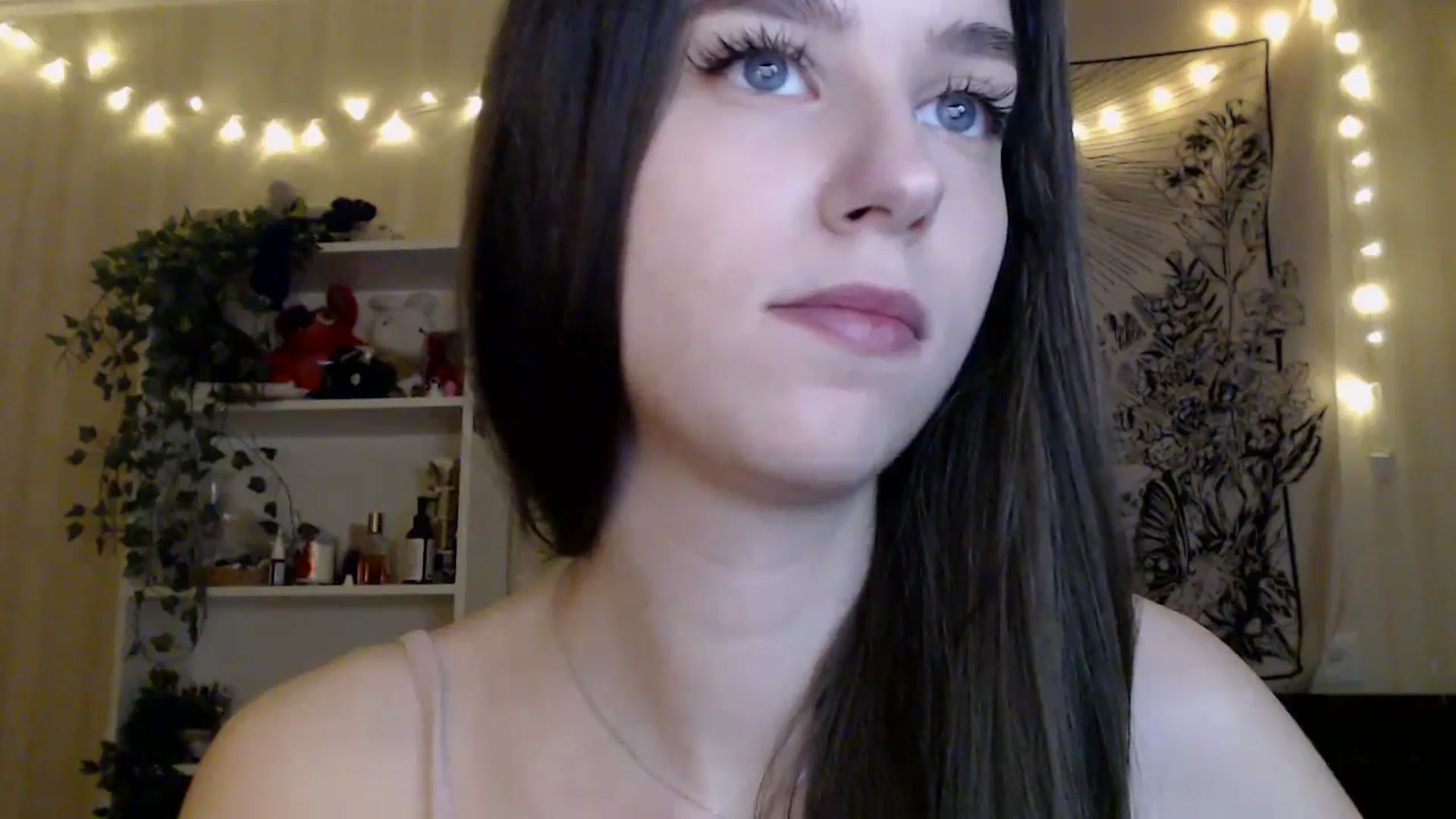 Gallery image thumbnail from ElsieF_'s myfreecams stream on, 04/06/2025, 18:19 image 15 of 20