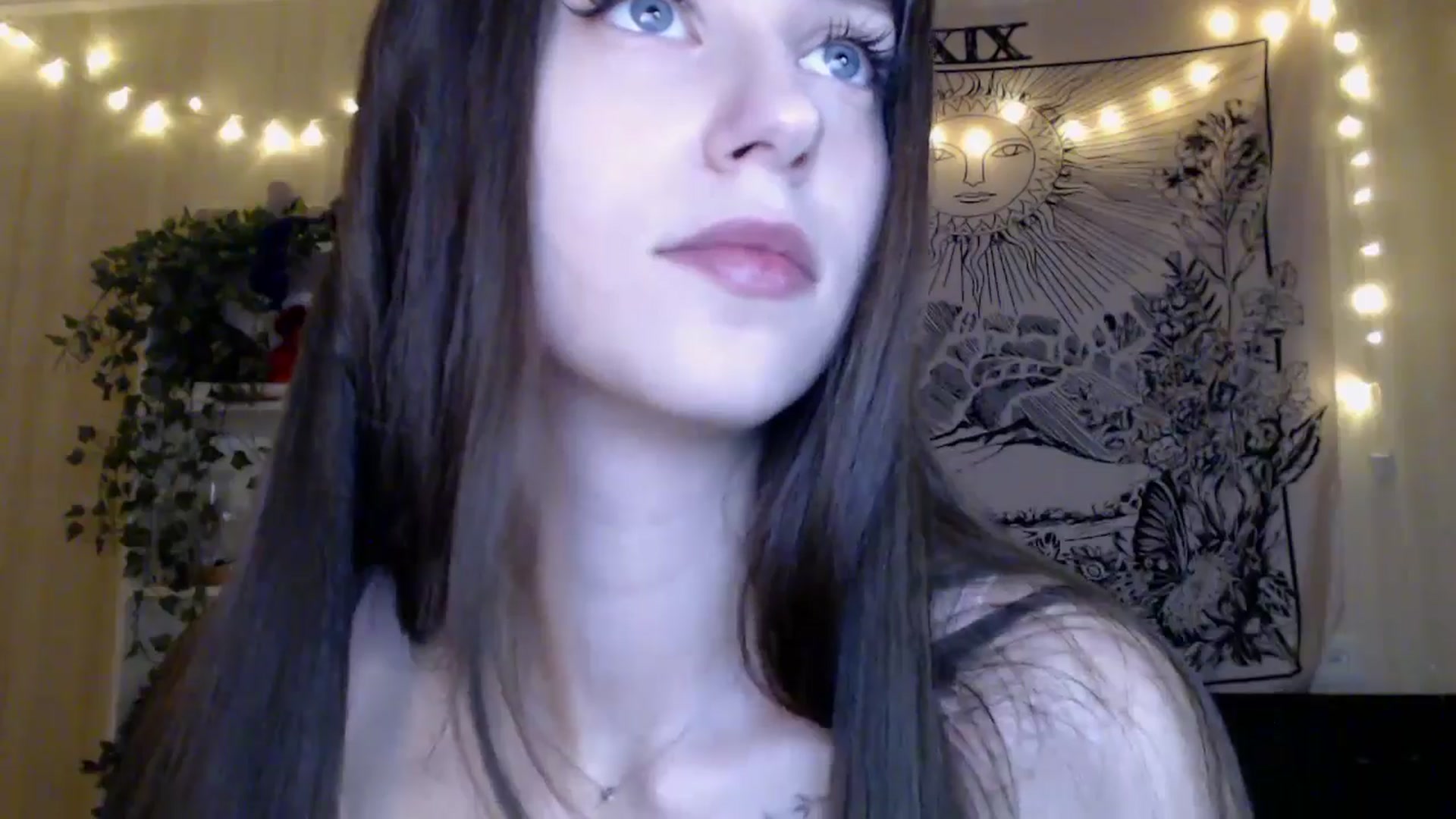 Gallery image thumbnail from ElsieF_'s myfreecams stream on, 04/06/2025, 18:19 image 12 of 20