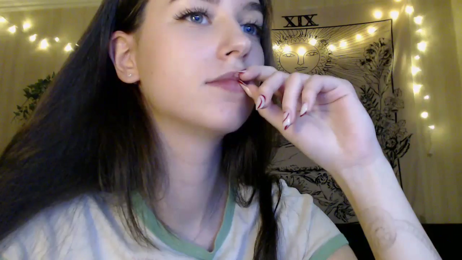 Gallery image thumbnail from ElsieF_'s myfreecams stream on, 04/12/2025, 17:00 image 16 of 20