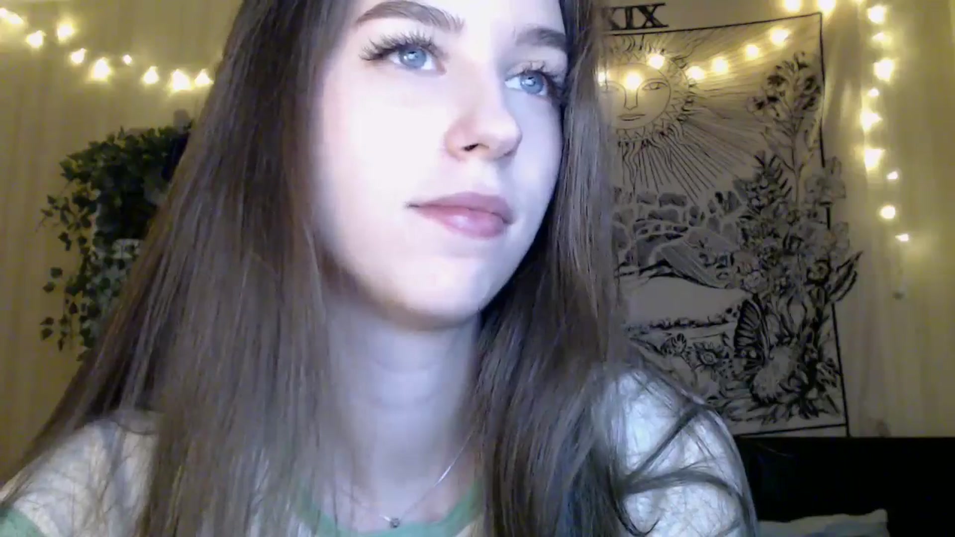 Gallery image thumbnail from ElsieF_'s myfreecams stream on, 04/12/2025, 17:35 image 6 of 20