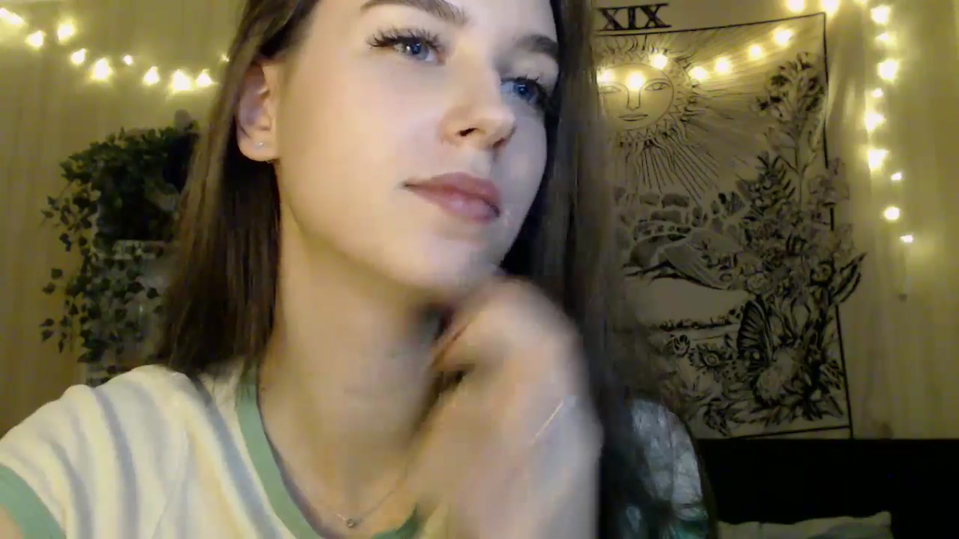 Gallery image thumbnail from ElsieF_'s myfreecams stream on, 04/12/2025, 17:35 image 11 of 20
