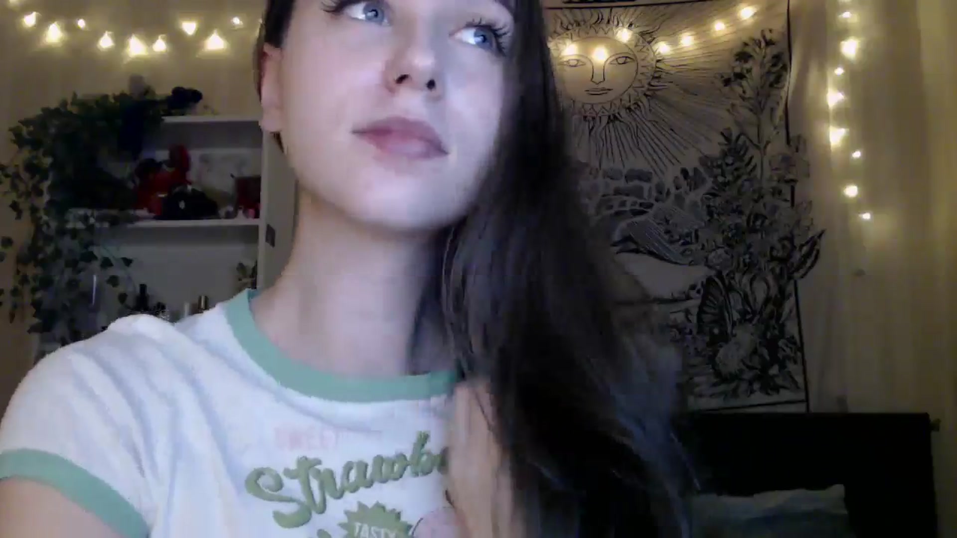 Gallery image thumbnail from ElsieF_'s myfreecams stream on, 04/12/2025, 17:35 image 16 of 20