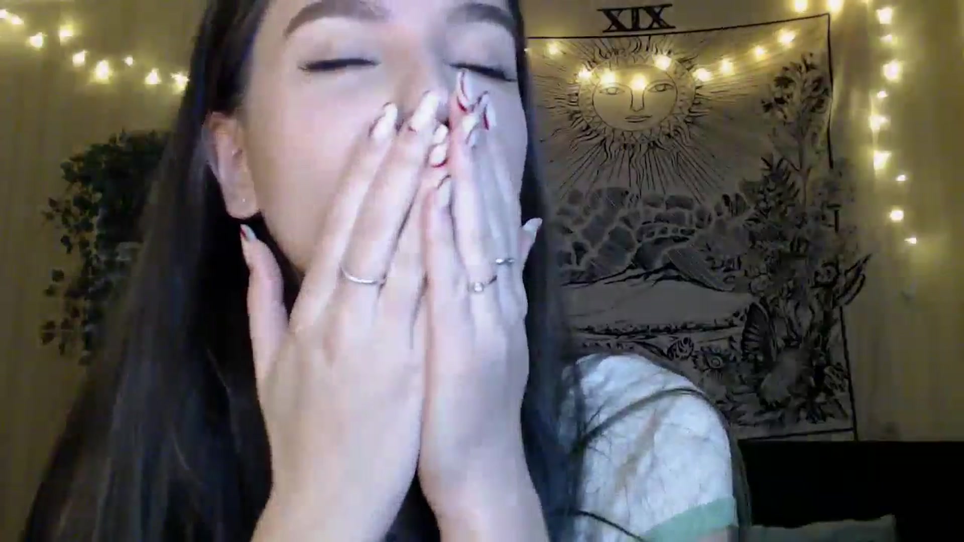 Gallery image thumbnail from ElsieF_'s myfreecams stream on, 04/12/2025, 17:35 image 7 of 20