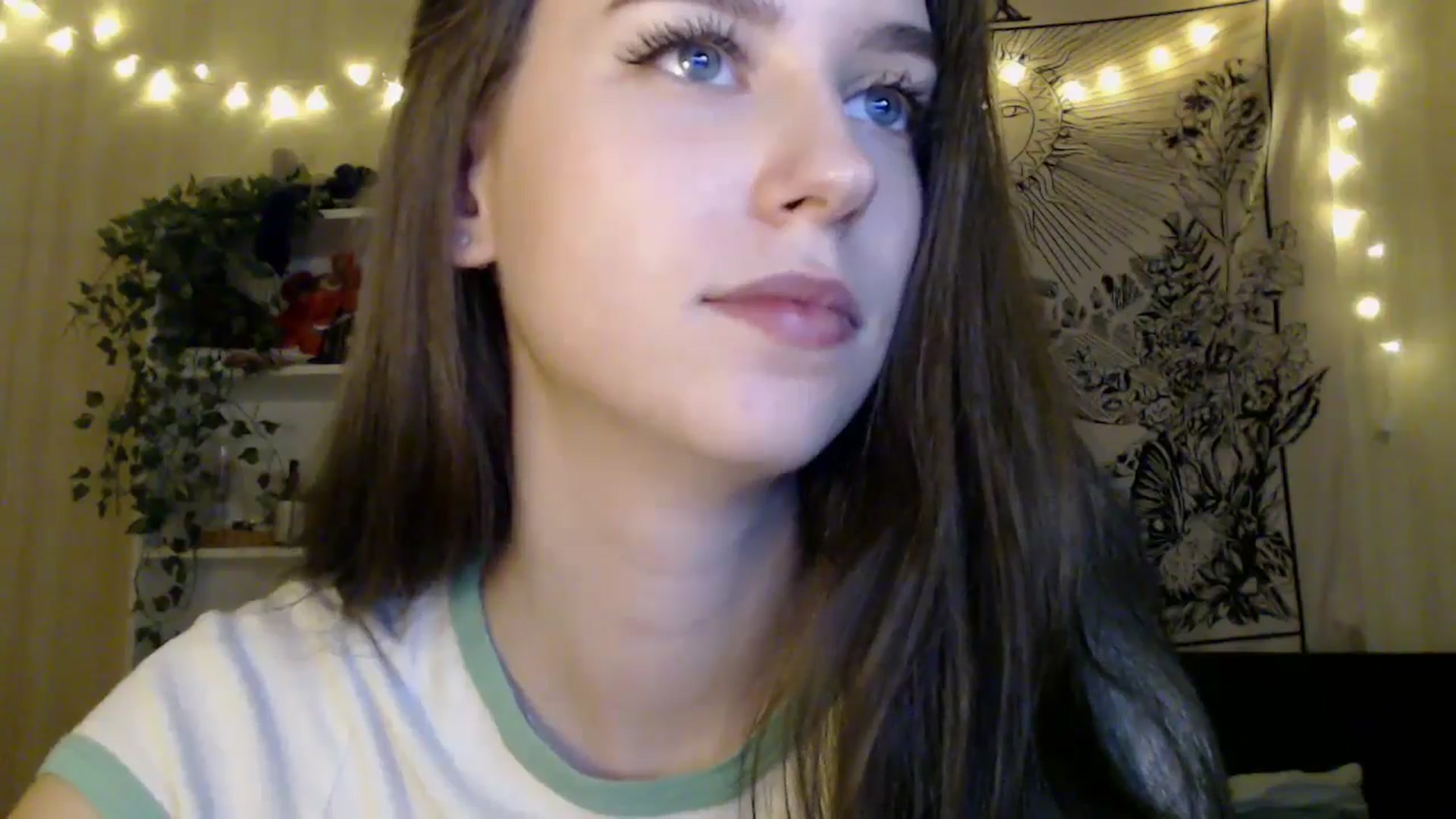 Gallery image thumbnail from ElsieF_'s myfreecams stream on, 04/12/2025, 17:35 image 2 of 20