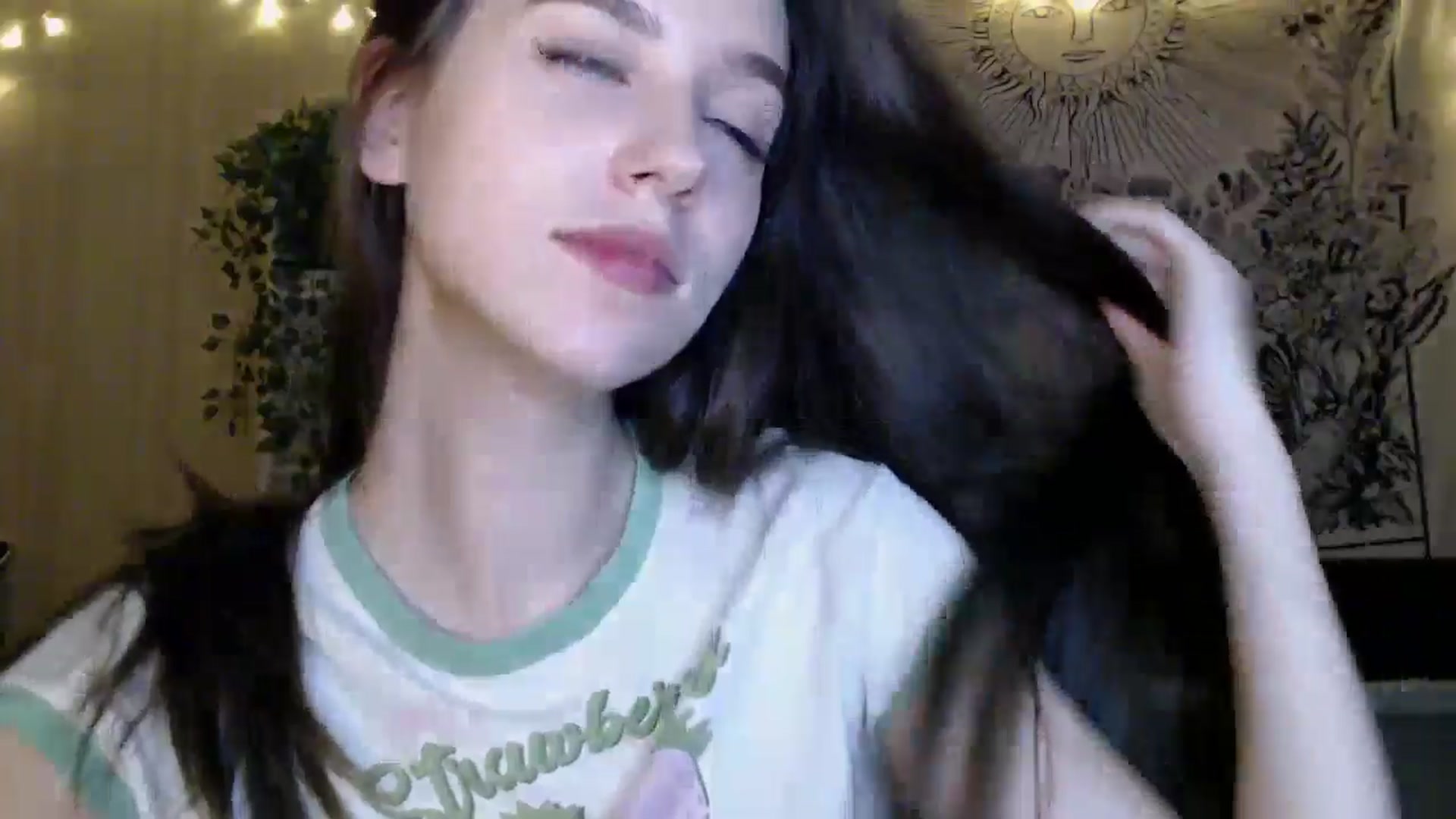 Gallery image thumbnail from ElsieF_'s myfreecams stream on, 04/12/2025, 18:49 image 17 of 20