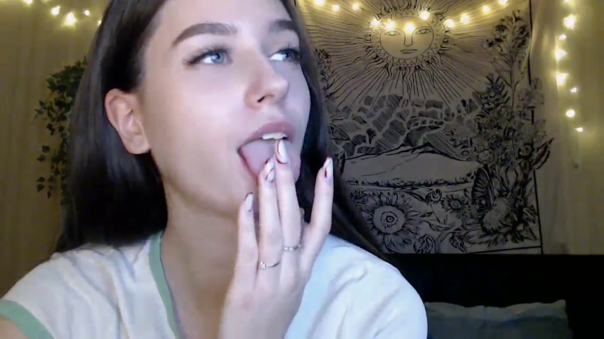 Gallery image thumbnail from ElsieF_'s myfreecams stream on, 04/12/2025, 19:01 image 2 of 20