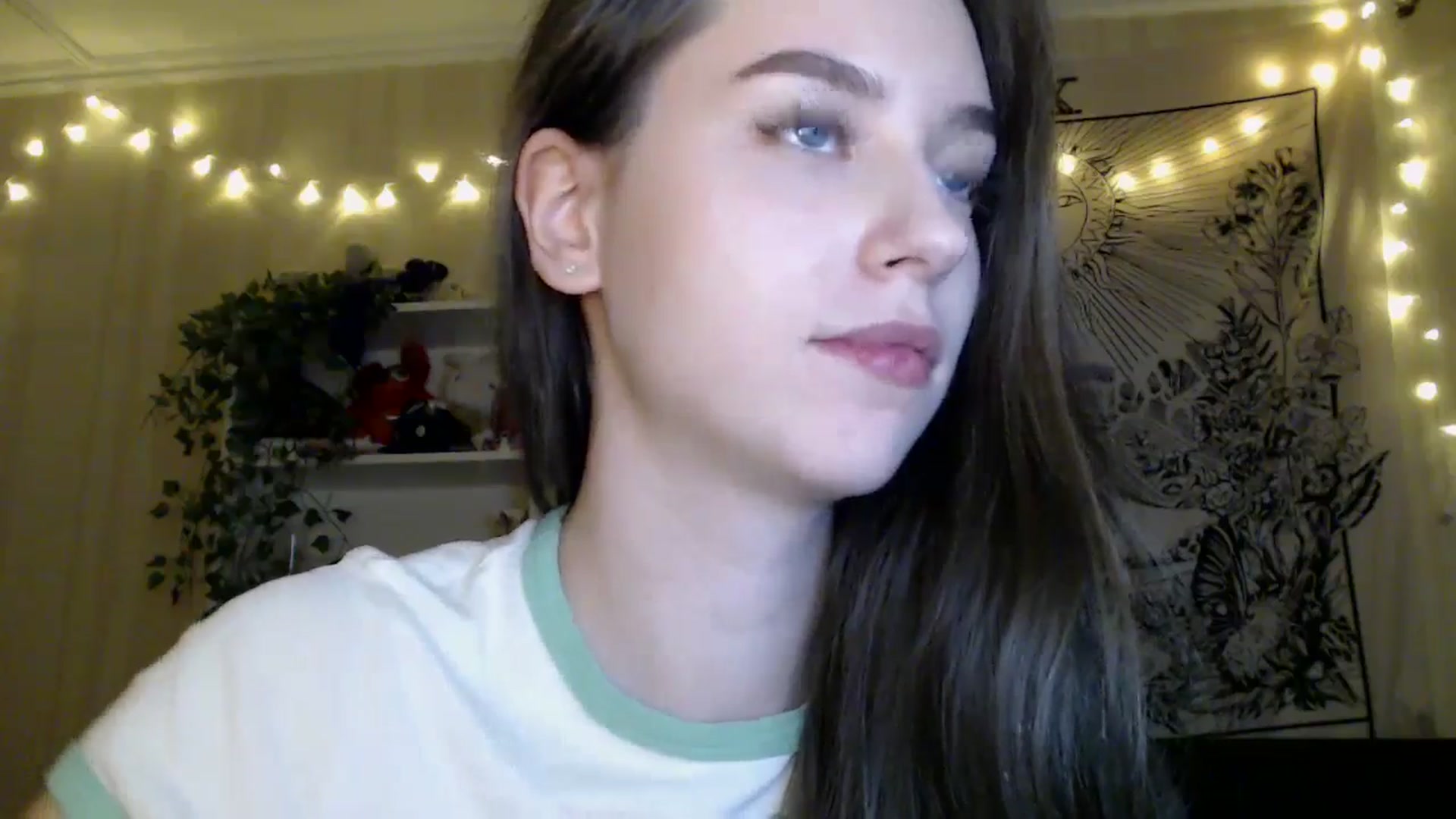 Gallery image thumbnail from ElsieF_'s myfreecams stream on, 04/12/2025, 19:01 image 19 of 20