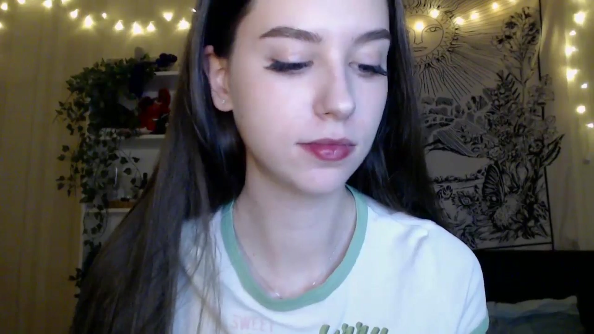 Gallery image thumbnail from ElsieF_'s myfreecams stream on, 04/12/2025, 19:01 image 4 of 20
