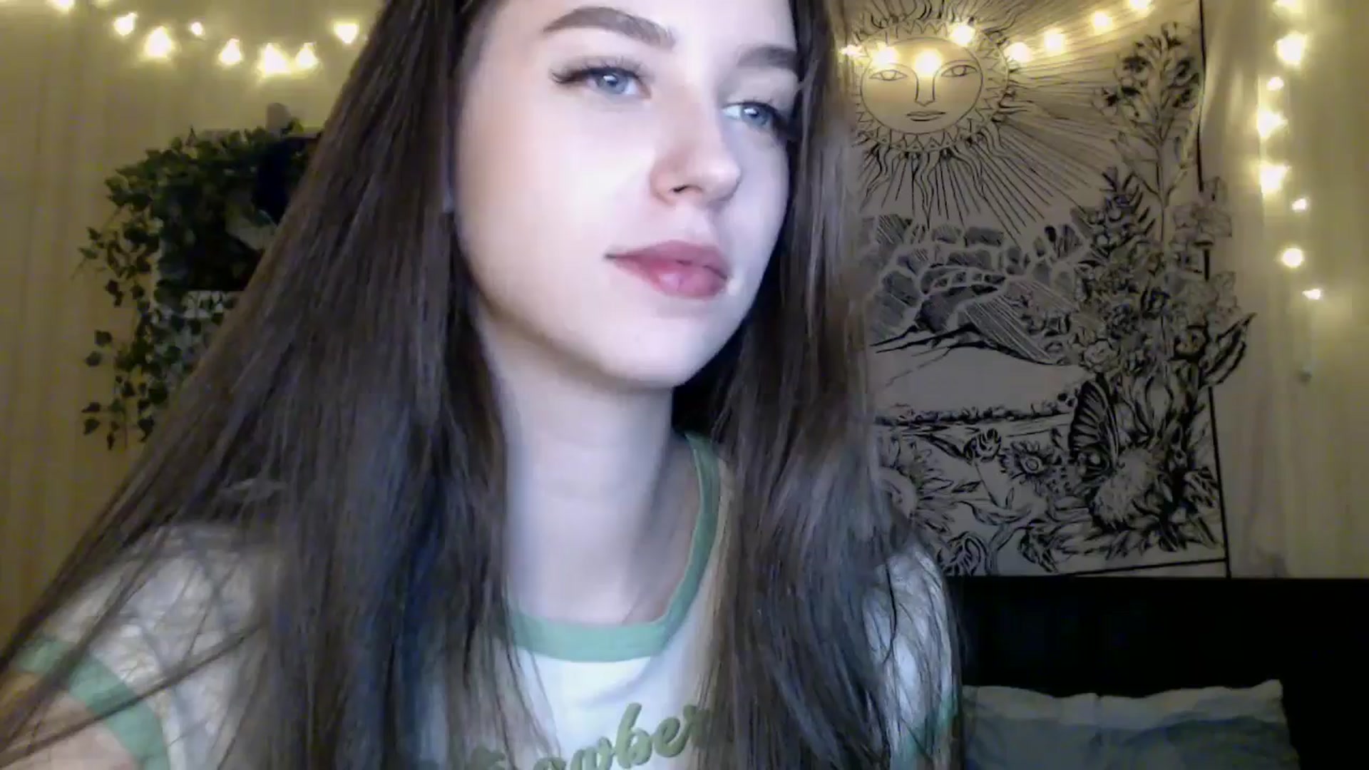 Gallery image thumbnail from ElsieF_'s myfreecams stream on, 04/12/2025, 19:01 image 1 of 20