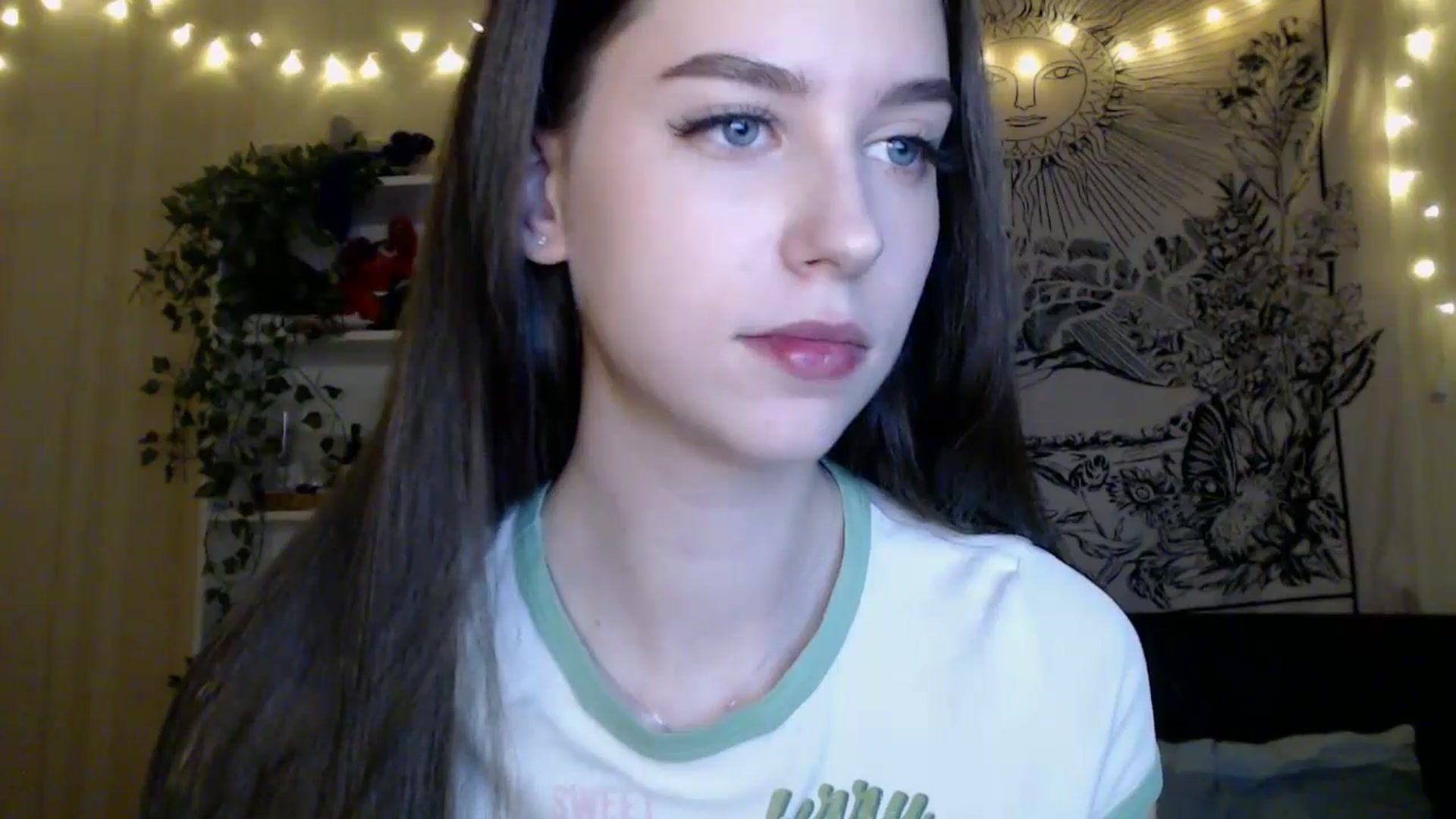 Gallery image thumbnail from ElsieF_'s myfreecams stream on, 04/12/2025, 19:01 image 5 of 20