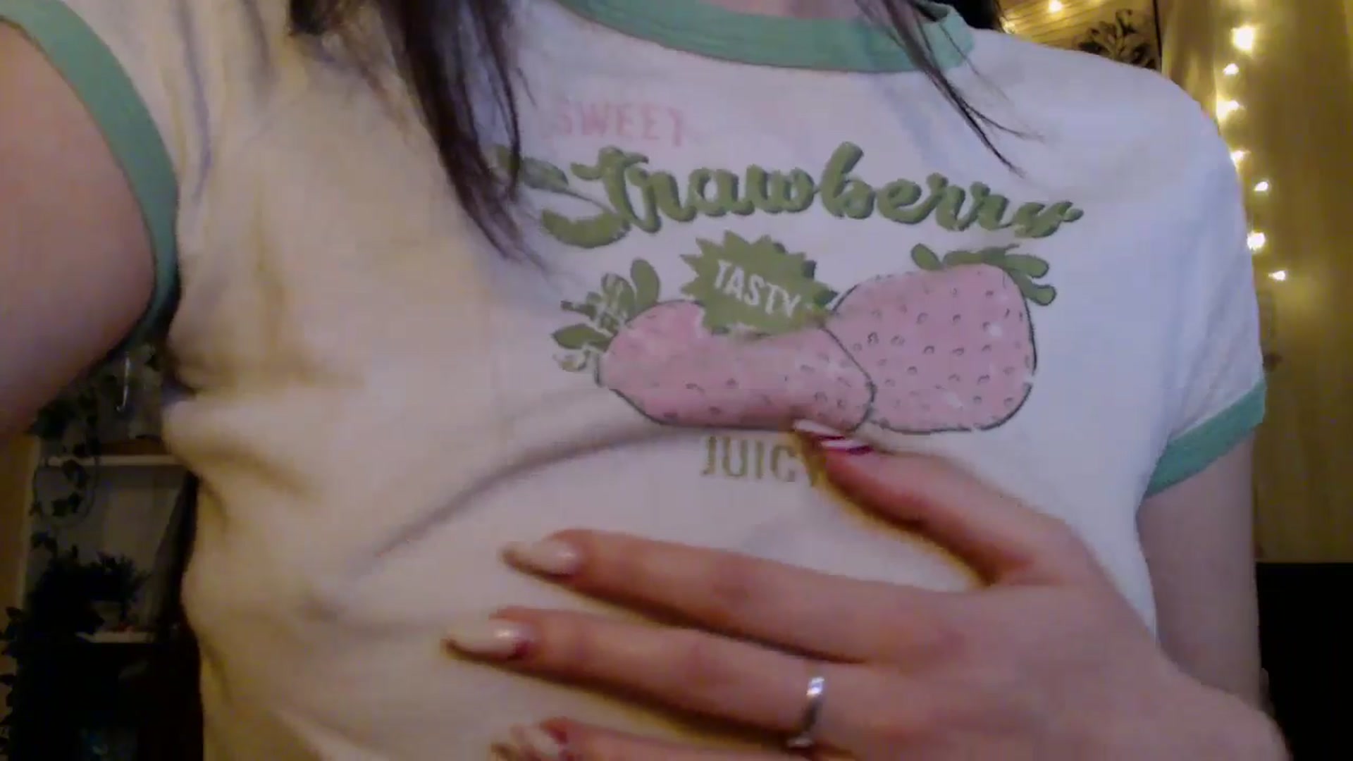 Gallery image thumbnail from ElsieF_'s myfreecams stream on, 04/12/2025, 19:50 image 15 of 20