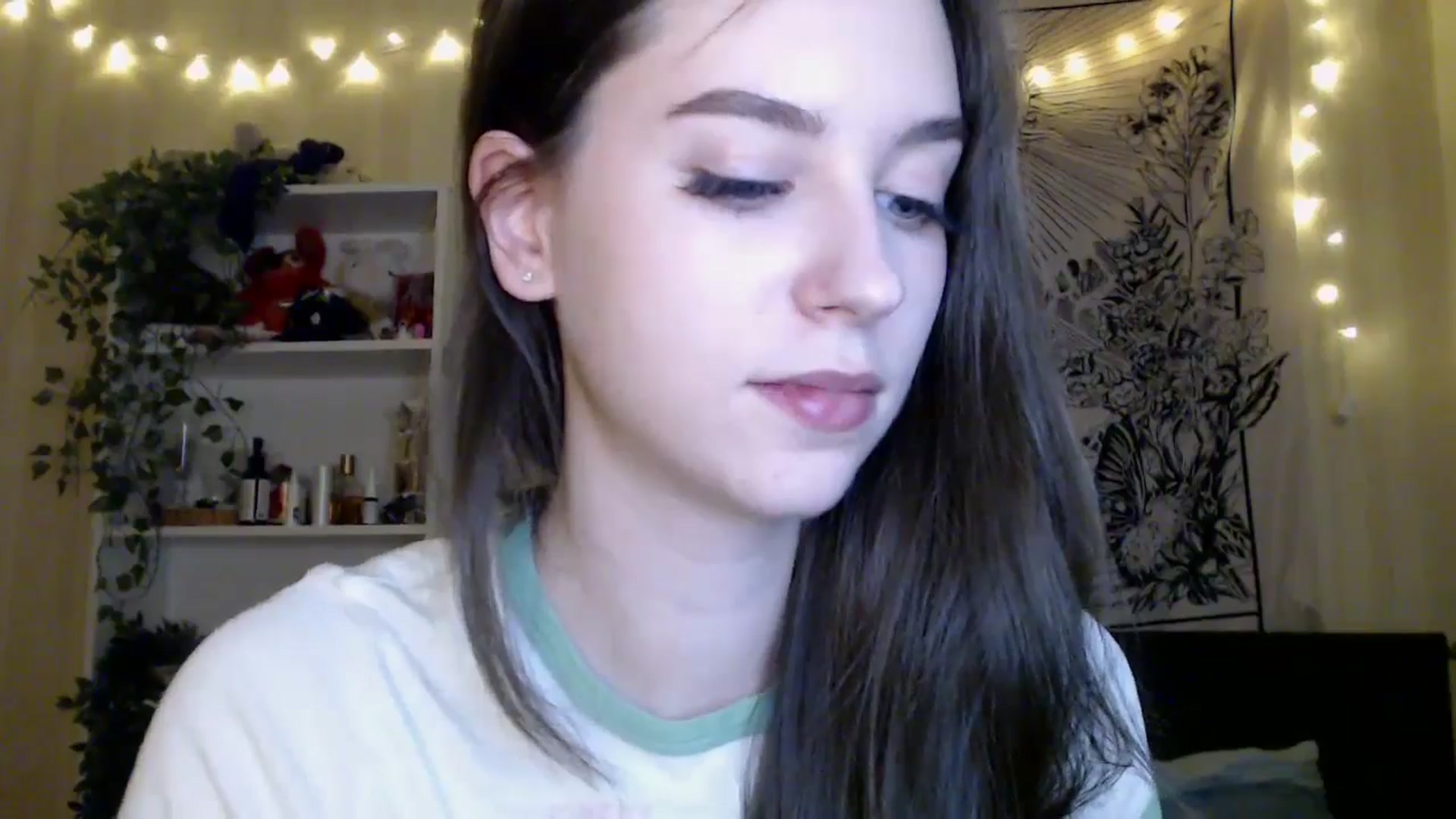 Gallery image thumbnail from ElsieF_'s myfreecams stream on, 04/12/2025, 19:50 image 12 of 20