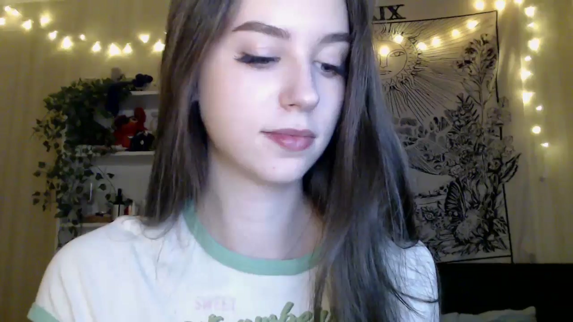 Gallery image thumbnail from ElsieF_'s myfreecams stream on, 04/12/2025, 19:50 image 18 of 20