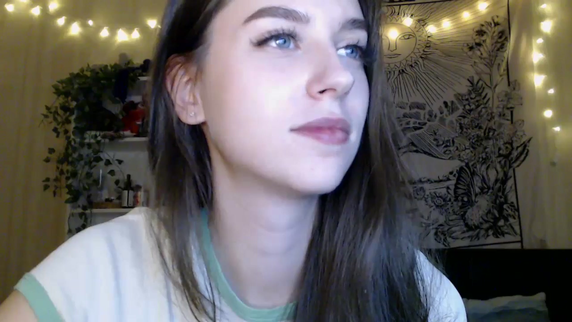 Gallery image thumbnail from ElsieF_'s myfreecams stream on, 04/12/2025, 19:50 image 14 of 20