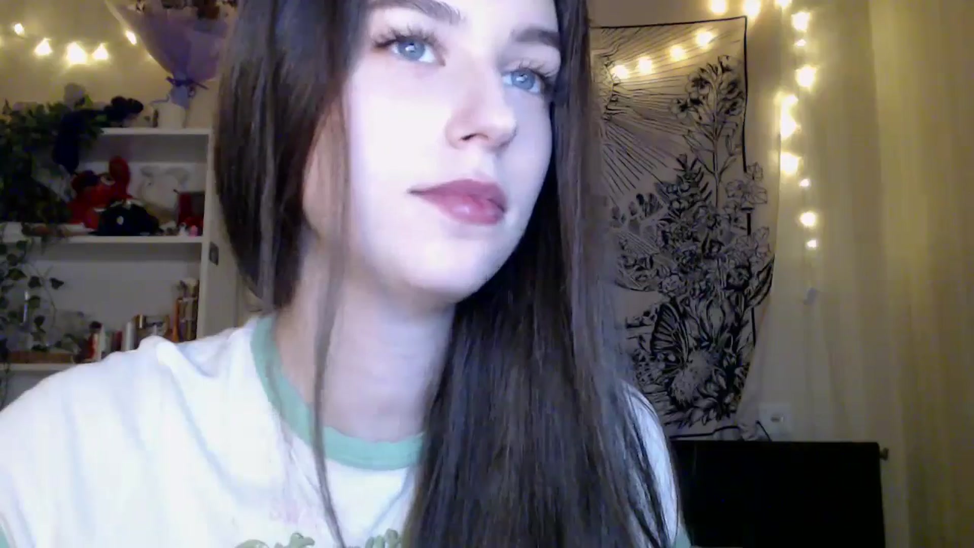 Gallery image thumbnail from ElsieF_'s myfreecams stream on, 04/19/2025, 18:39 image 6 of 20