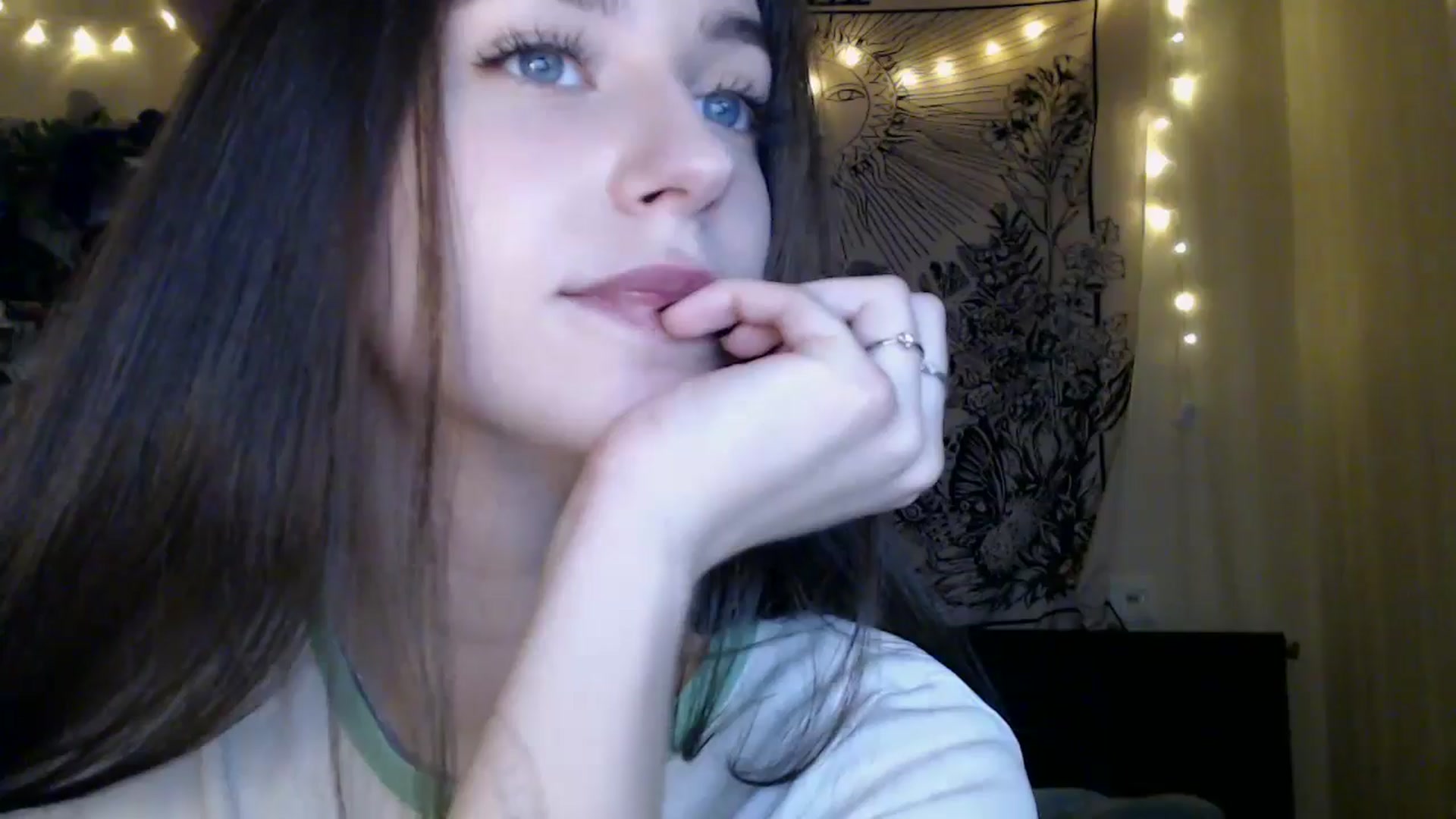 Gallery image thumbnail from ElsieF_'s myfreecams stream on, 04/19/2025, 18:39 image 15 of 20